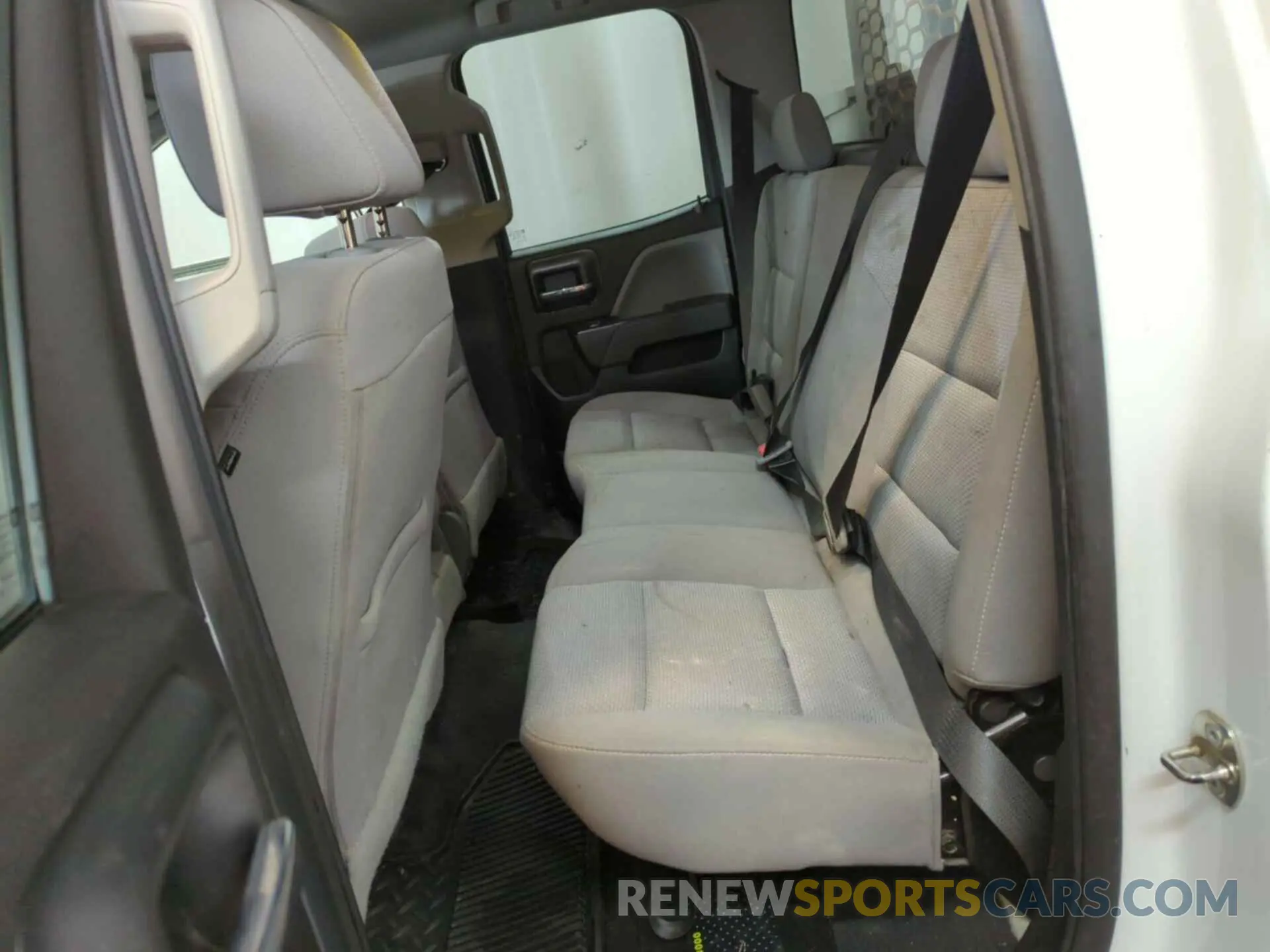 30 Photograph of a damaged car 2GB2KREG8K1182653 CHEVROLET SILVERADO 2500HD 2019