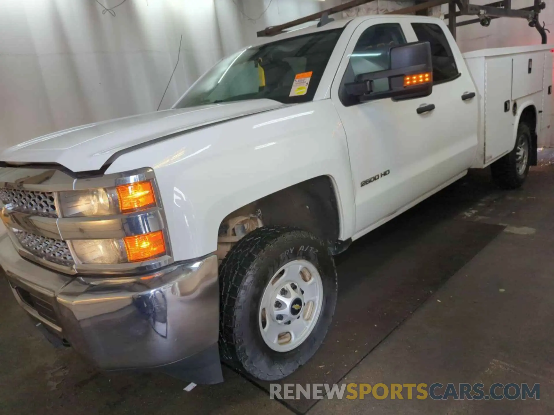 6 Photograph of a damaged car 2GB2KREG8K1182653 CHEVROLET SILVERADO 2500HD 2019