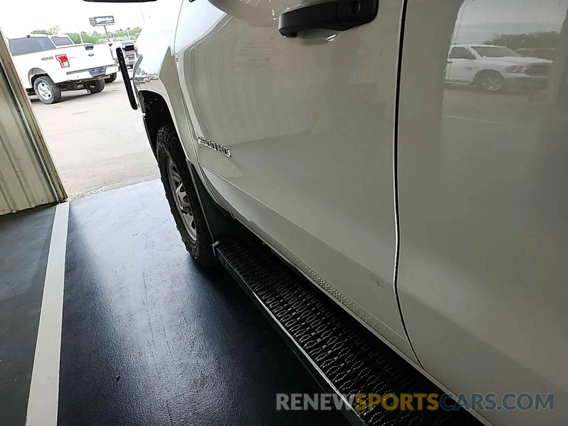 15 Photograph of a damaged car 2GB2KREG8K1207017 CHEVROLET SILVERADO 2500HD 2019