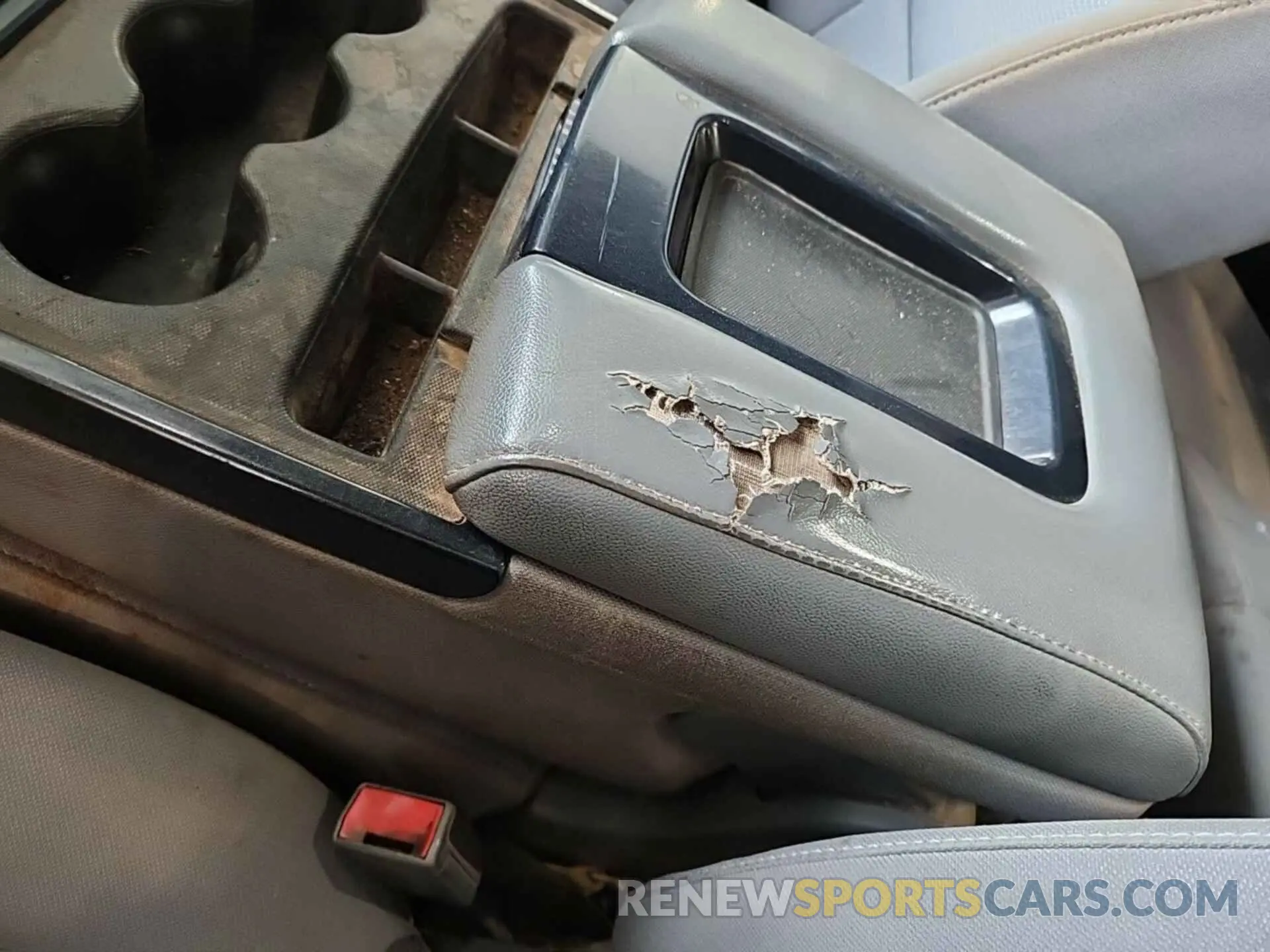 17 Photograph of a damaged car 2GB2KREG8K1207017 CHEVROLET SILVERADO 2500HD 2019
