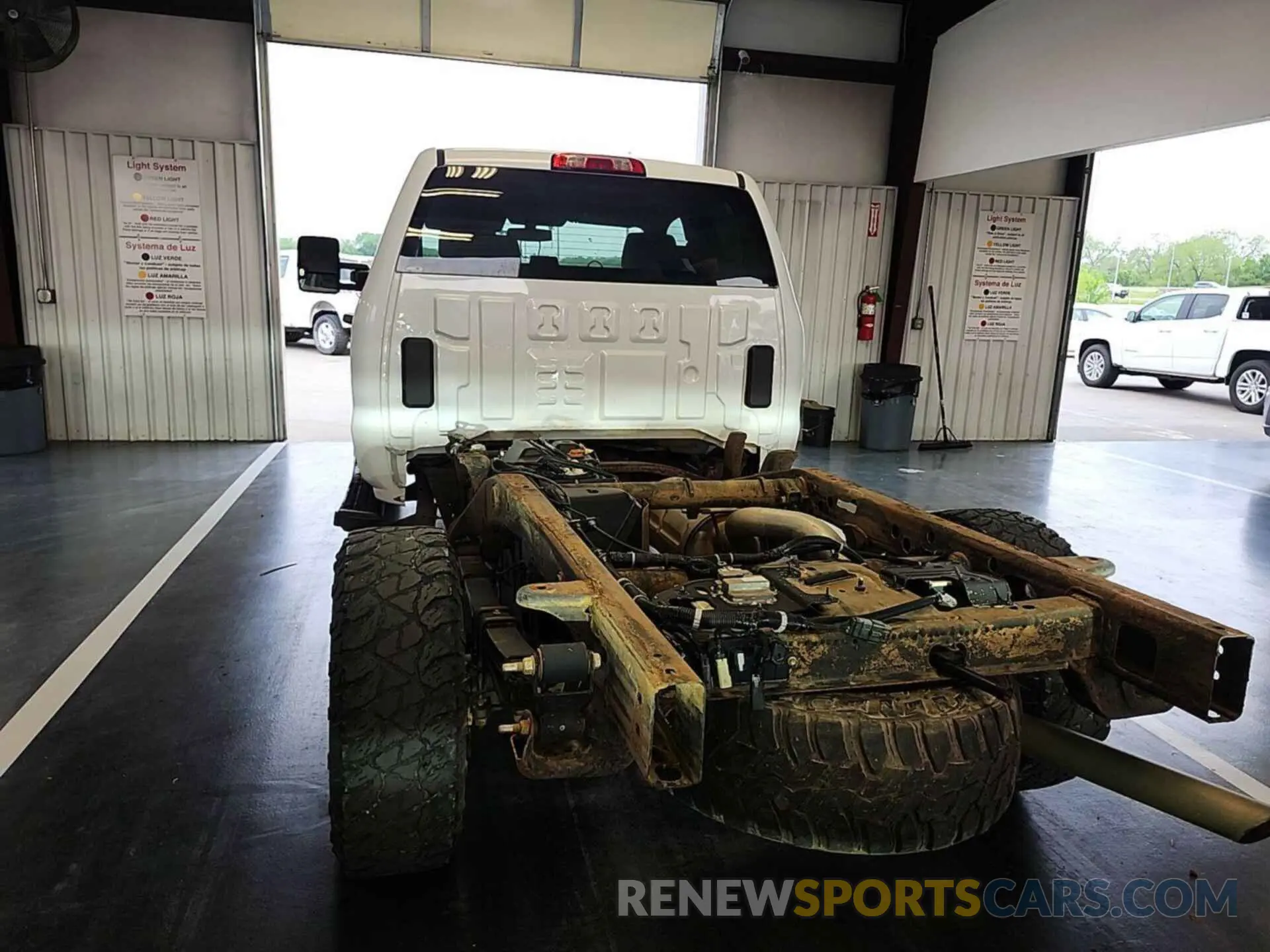 18 Photograph of a damaged car 2GB2KREG8K1207017 CHEVROLET SILVERADO 2500HD 2019