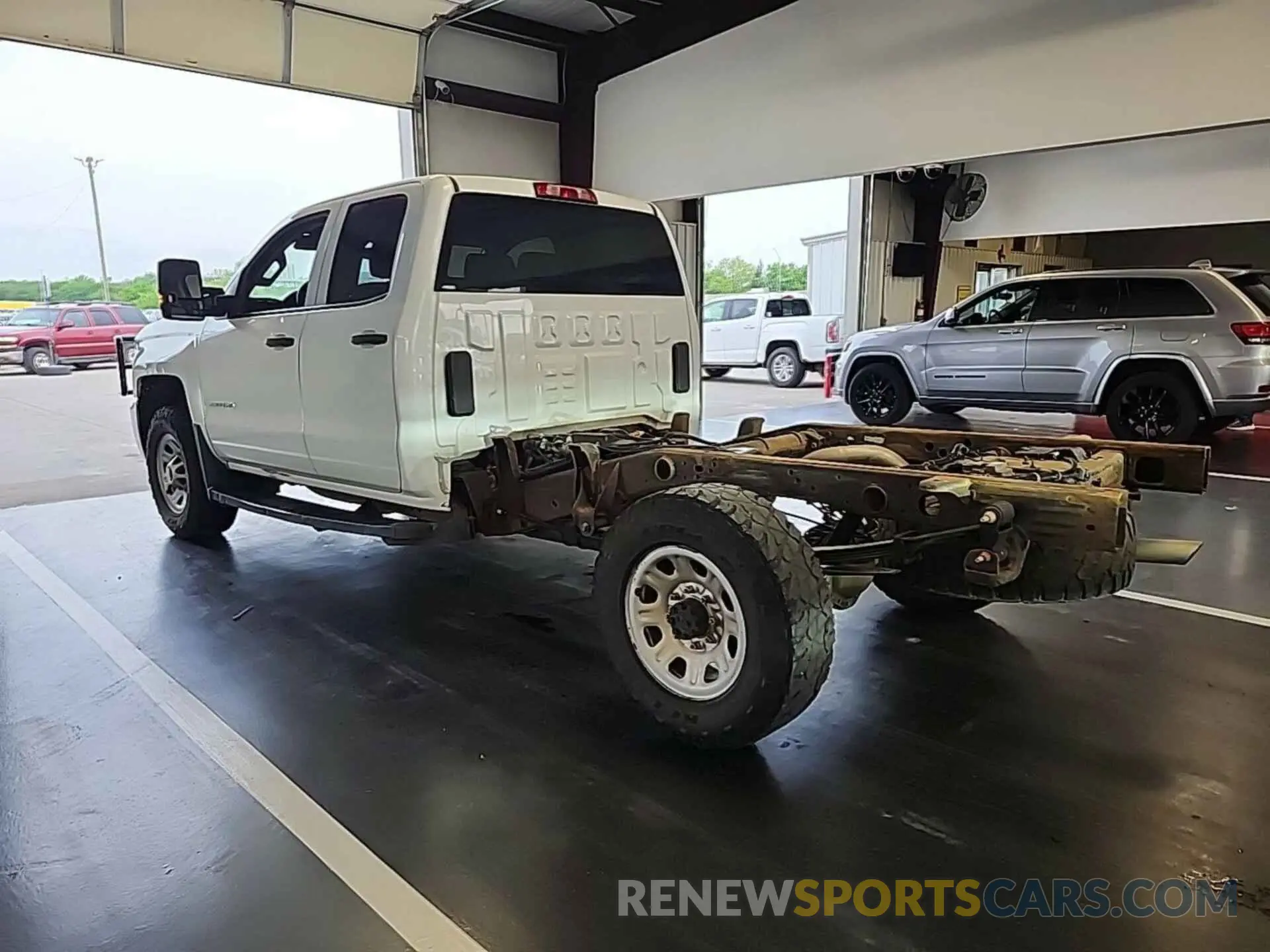 4 Photograph of a damaged car 2GB2KREG8K1207017 CHEVROLET SILVERADO 2500HD 2019