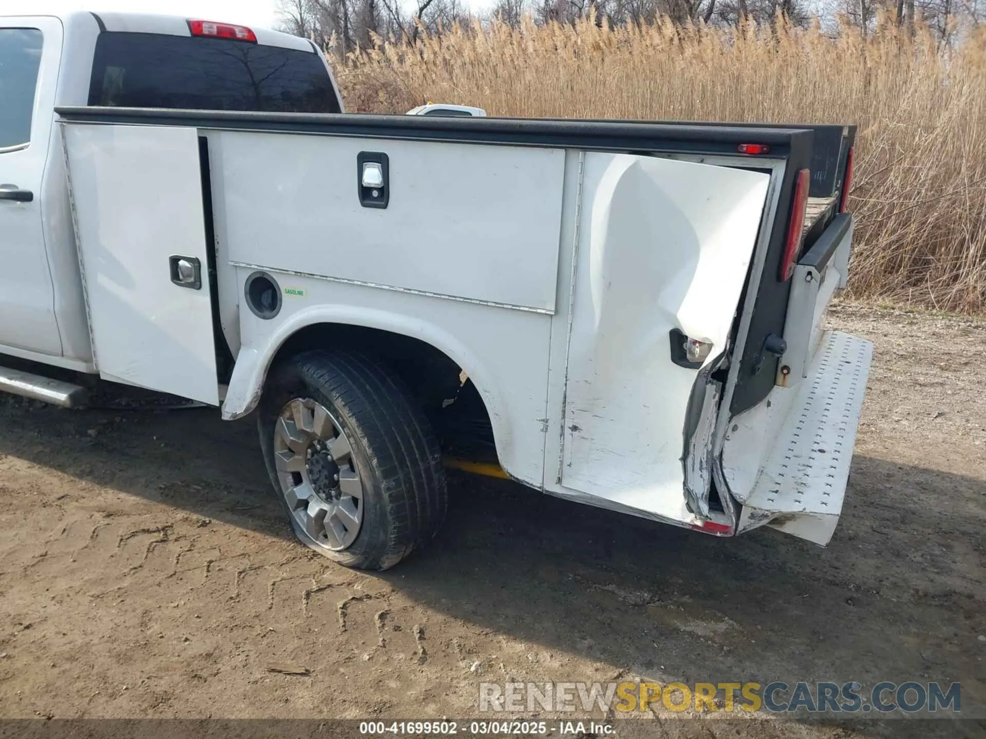 6 Photograph of a damaged car 2GB2KREG9K1210959 CHEVROLET SILVERADO 2500HD 2019