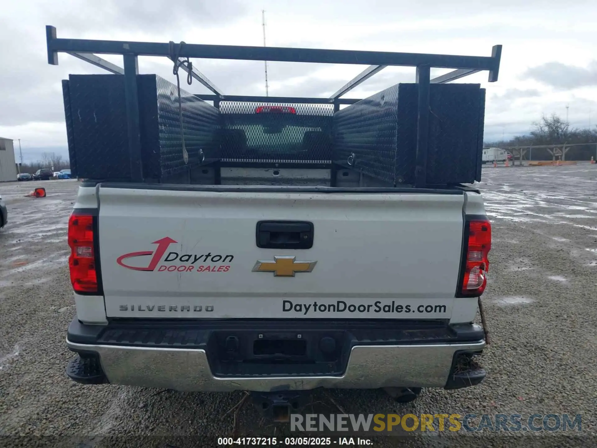 17 Photograph of a damaged car 2GC2CREG0K1232048 CHEVROLET SILVERADO 2500HD 2019
