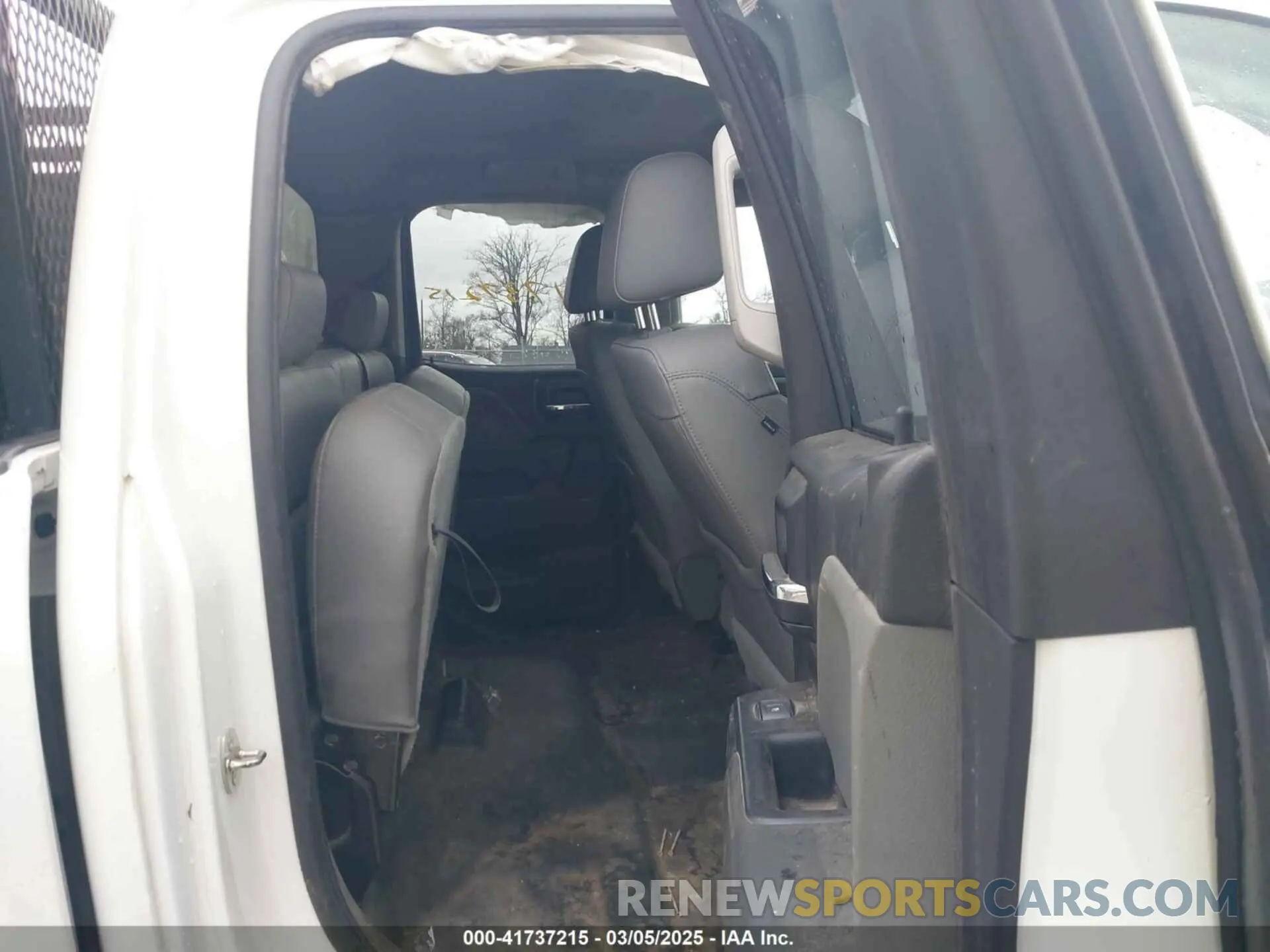 8 Photograph of a damaged car 2GC2CREG0K1232048 CHEVROLET SILVERADO 2500HD 2019