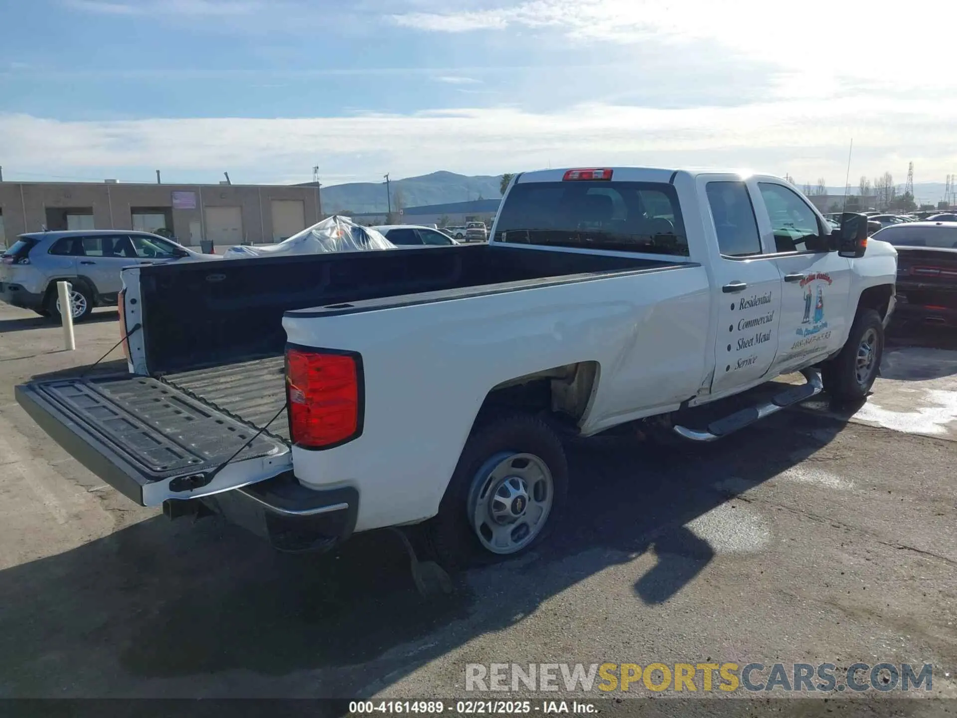 4 Photograph of a damaged car 2GC2CREG1K1135926 CHEVROLET SILVERADO 2500HD 2019