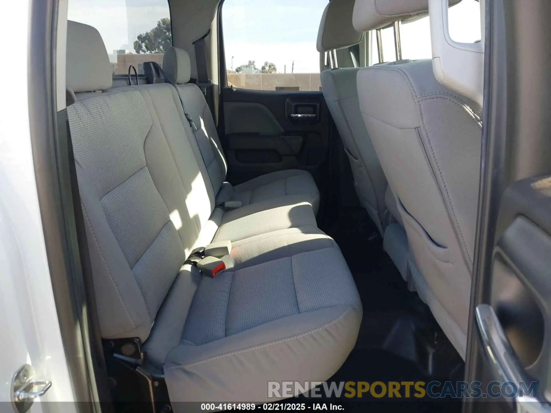 8 Photograph of a damaged car 2GC2CREG1K1135926 CHEVROLET SILVERADO 2500HD 2019