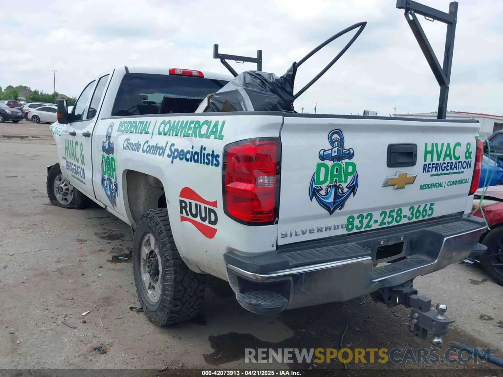 3 Photograph of a damaged car 2GC2CREG1K1147705 CHEVROLET SILVERADO 2500HD 2019