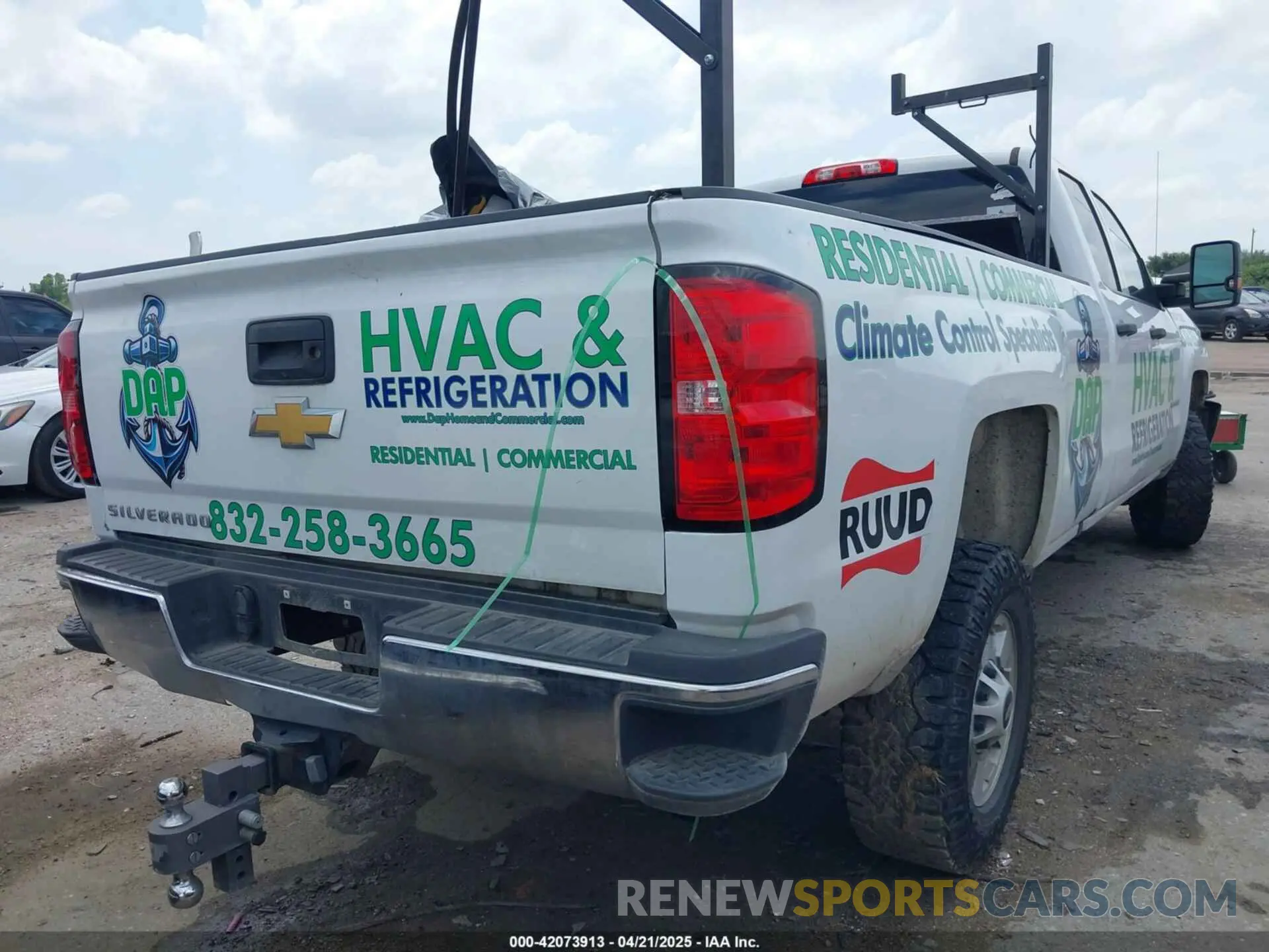 4 Photograph of a damaged car 2GC2CREG1K1147705 CHEVROLET SILVERADO 2500HD 2019