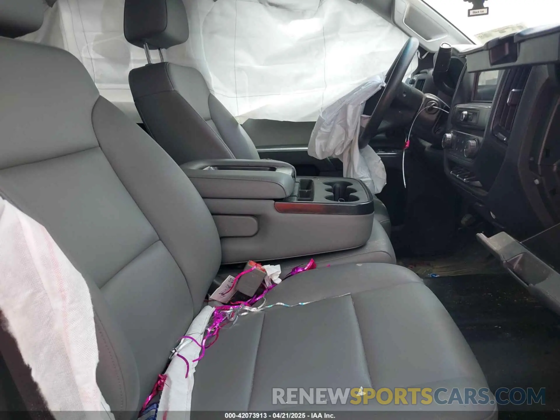5 Photograph of a damaged car 2GC2CREG1K1147705 CHEVROLET SILVERADO 2500HD 2019