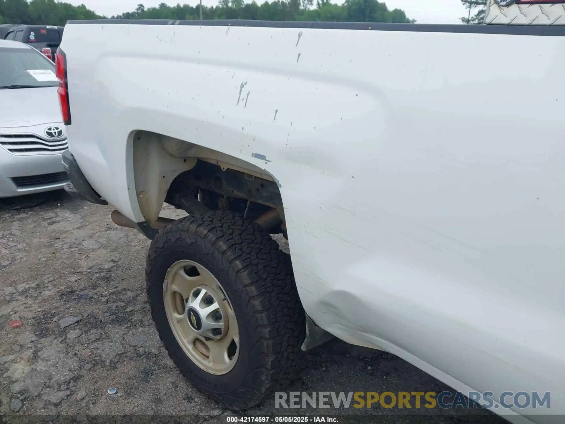 17 Photograph of a damaged car 2GC2CREG2K1226543 CHEVROLET SILVERADO 2500HD 2019