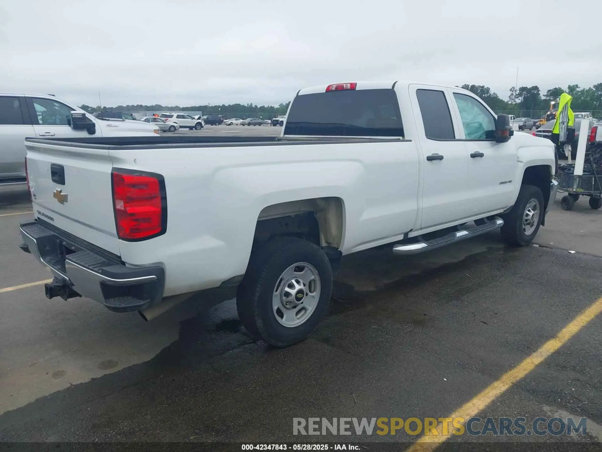 4 Photograph of a damaged car 2GC2CREG3K1153442 CHEVROLET SILVERADO 2500HD 2019