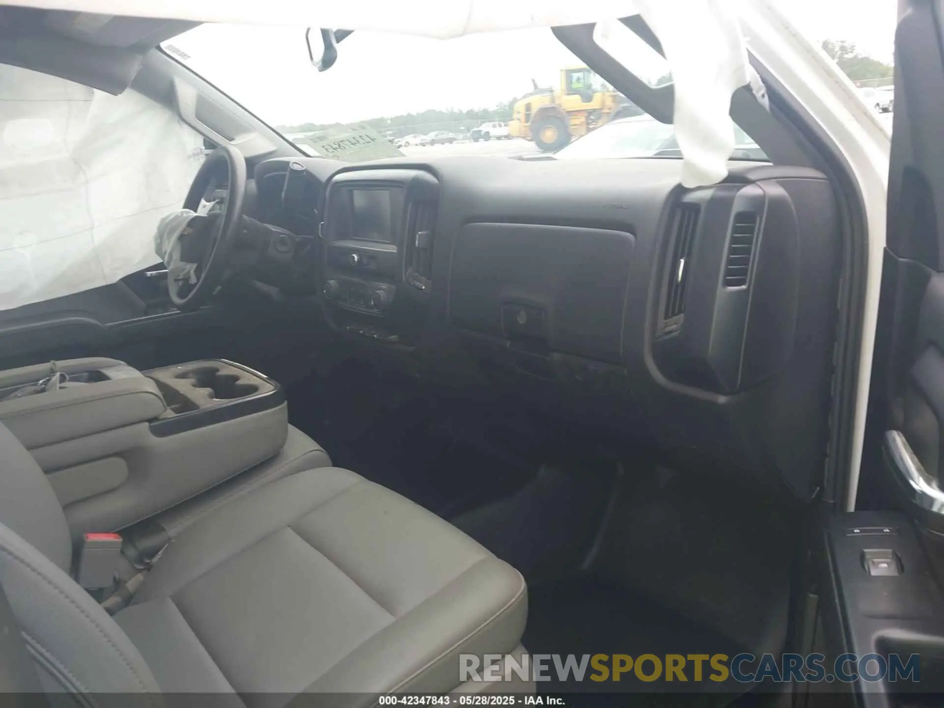 5 Photograph of a damaged car 2GC2CREG3K1153442 CHEVROLET SILVERADO 2500HD 2019