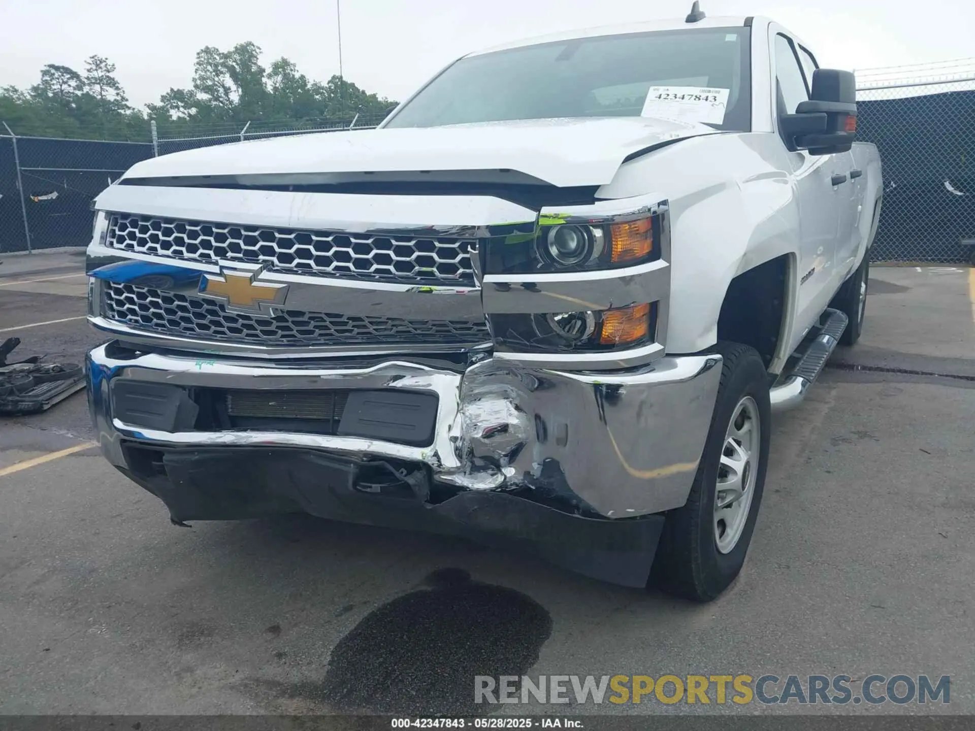 6 Photograph of a damaged car 2GC2CREG3K1153442 CHEVROLET SILVERADO 2500HD 2019