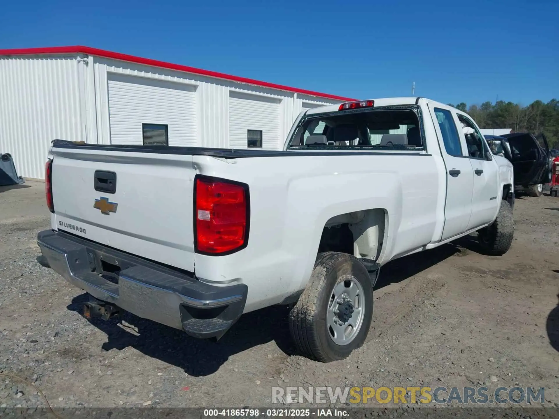 4 Photograph of a damaged car 2GC2CREG7K1151354 CHEVROLET SILVERADO 2500HD 2019