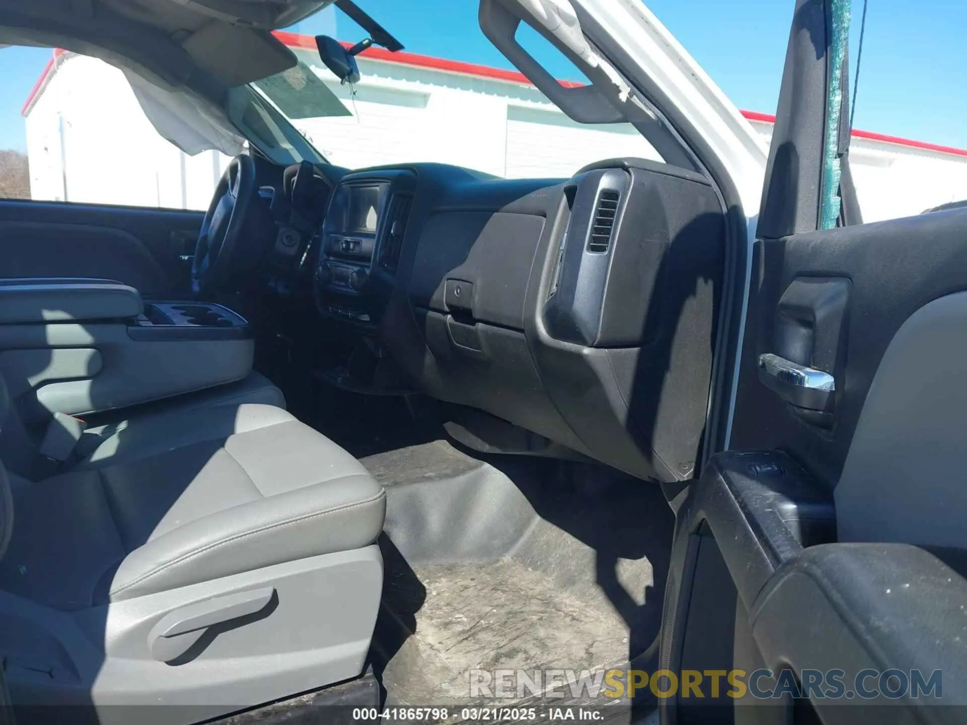 5 Photograph of a damaged car 2GC2CREG7K1151354 CHEVROLET SILVERADO 2500HD 2019