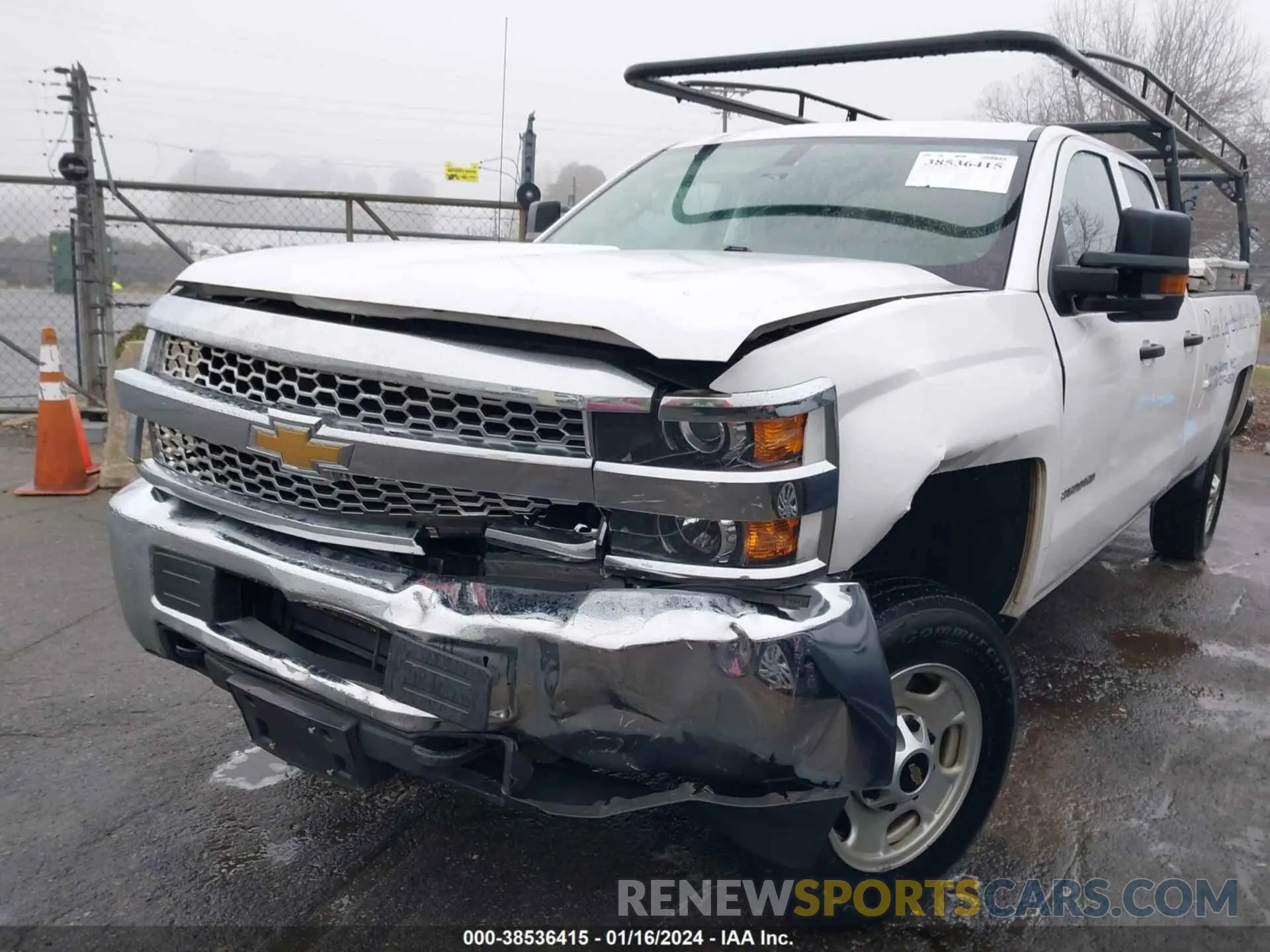 6 Photograph of a damaged car 2GC2CREGXK1137979 CHEVROLET SILVERADO 2500HD 2019