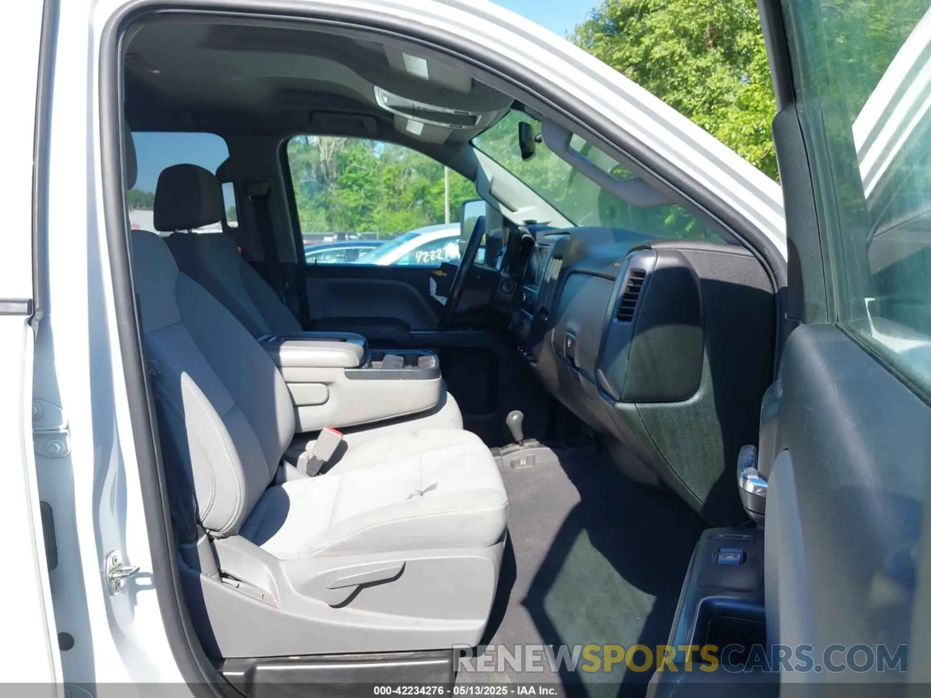 5 Photograph of a damaged car 2GC2KREG0K1179578 CHEVROLET SILVERADO 2500HD 2019