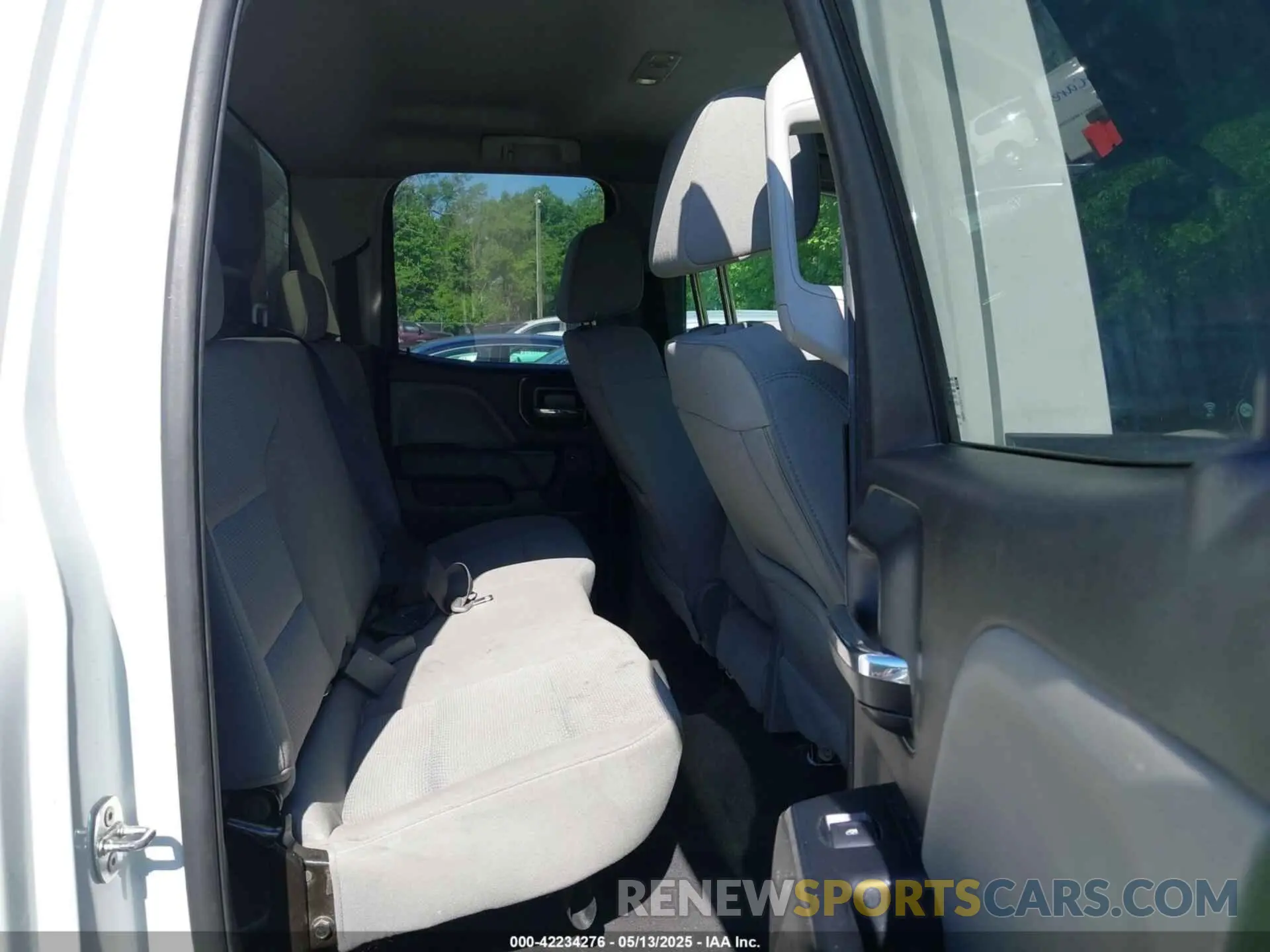 8 Photograph of a damaged car 2GC2KREG0K1179578 CHEVROLET SILVERADO 2500HD 2019