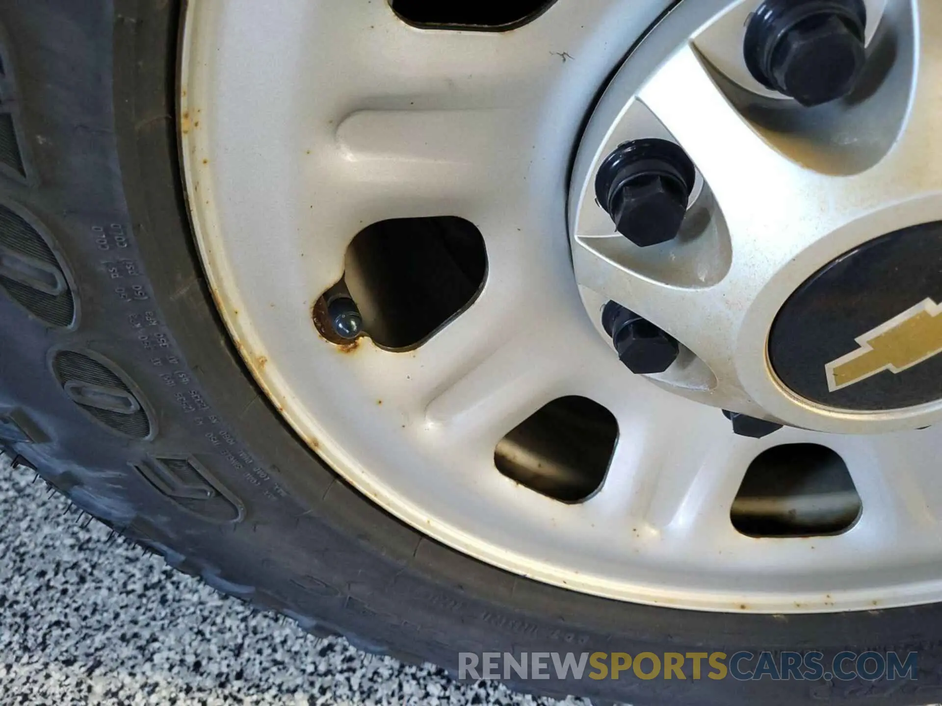 34 Photograph of a damaged car 2GC2KREG0K1189088 CHEVROLET SILVERADO 2500HD 2019