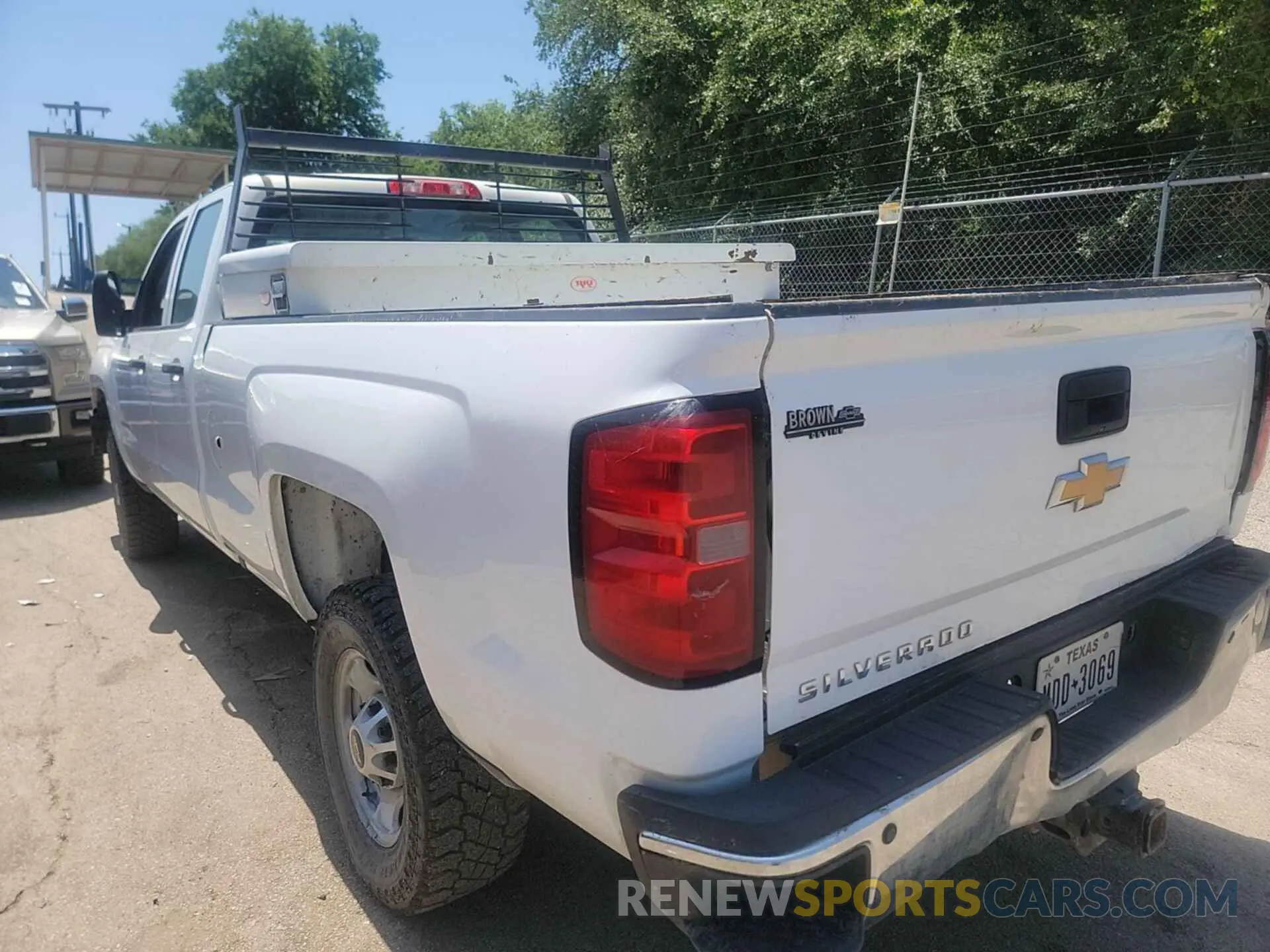 10 Photograph of a damaged car 2GC2KREG2K1167836 CHEVROLET SILVERADO 2500HD 2019