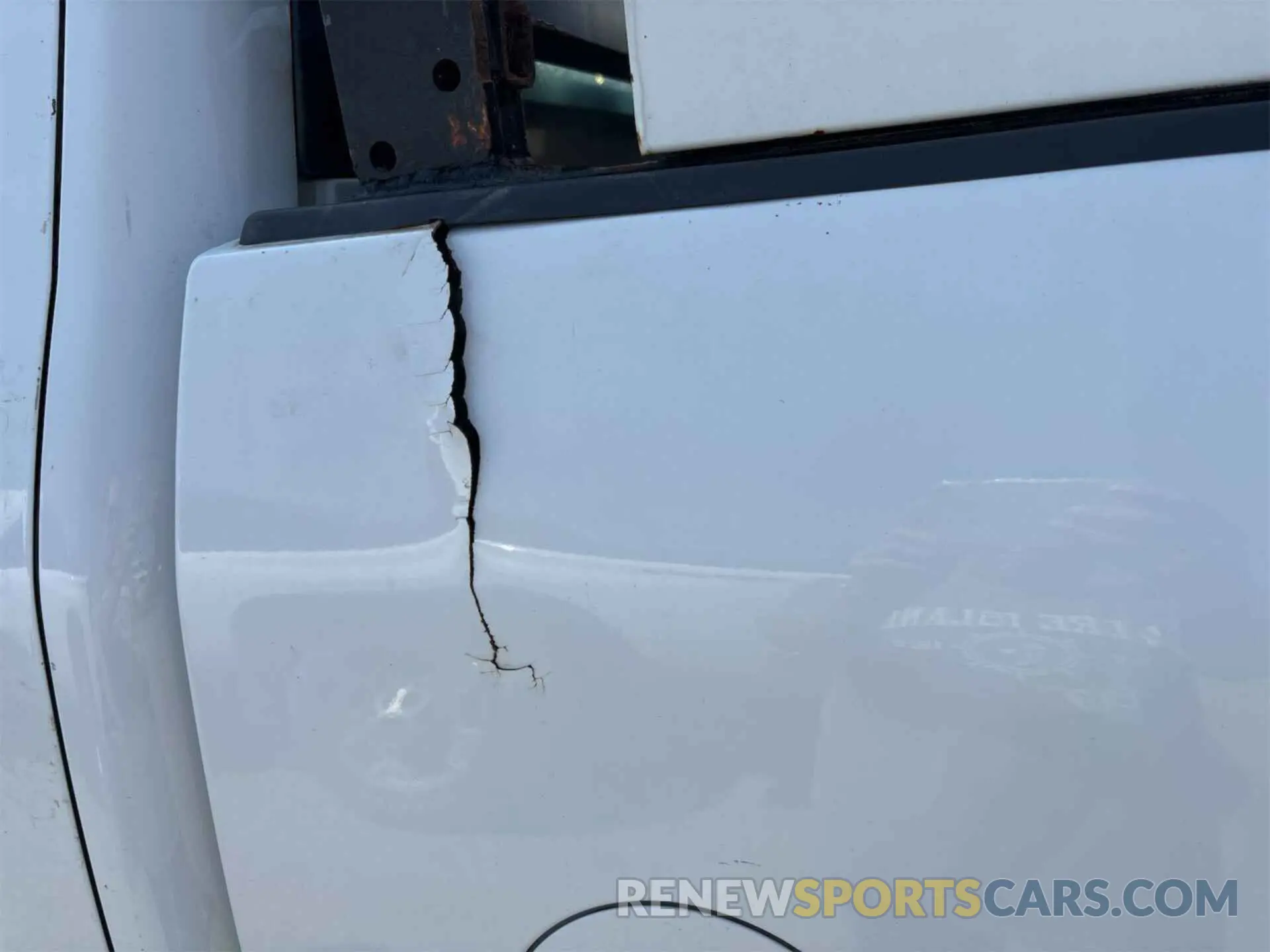 18 Photograph of a damaged car 2GC2KREG2K1167836 CHEVROLET SILVERADO 2500HD 2019