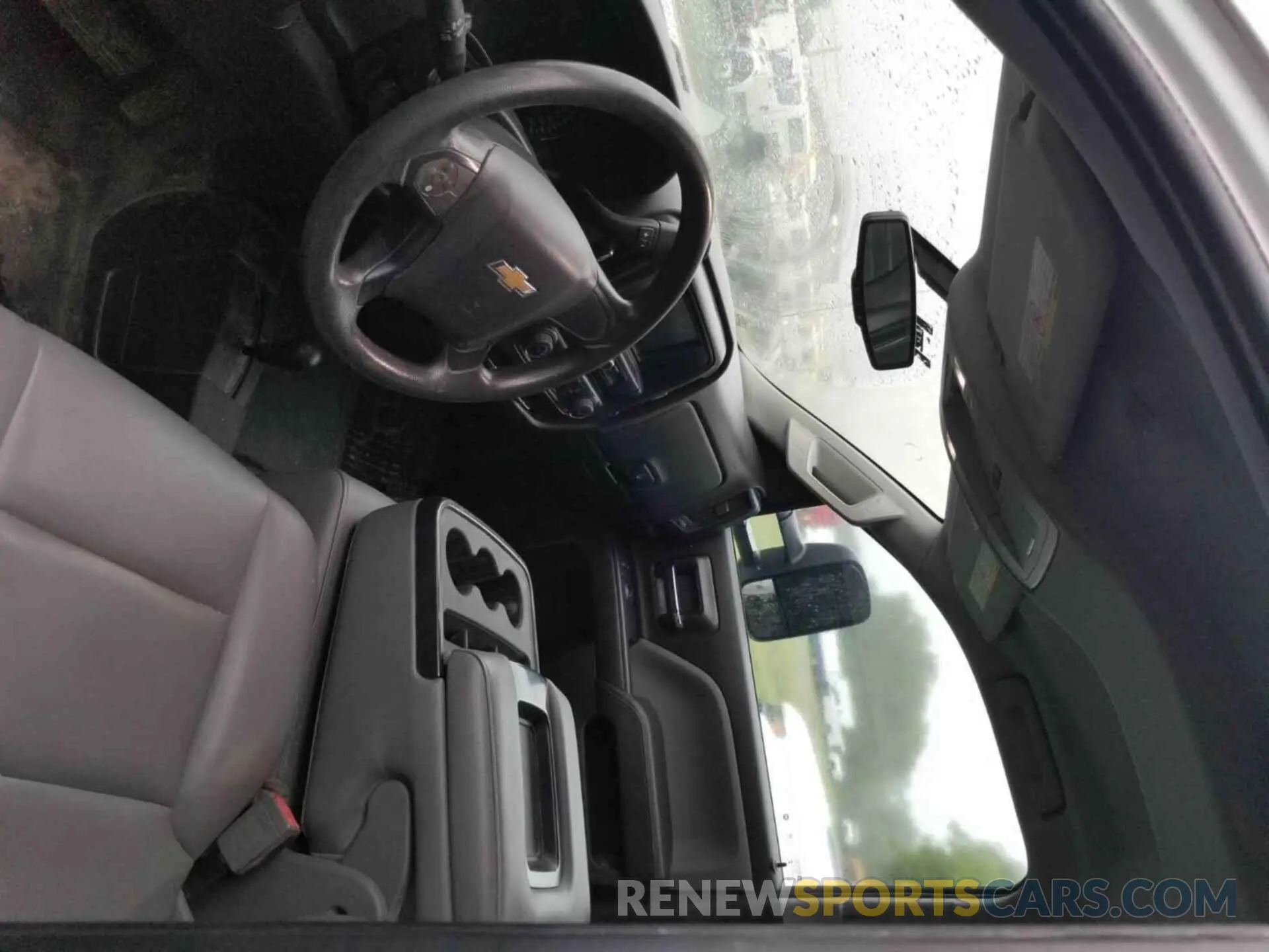 32 Photograph of a damaged car 2GC2KREG2K1167836 CHEVROLET SILVERADO 2500HD 2019