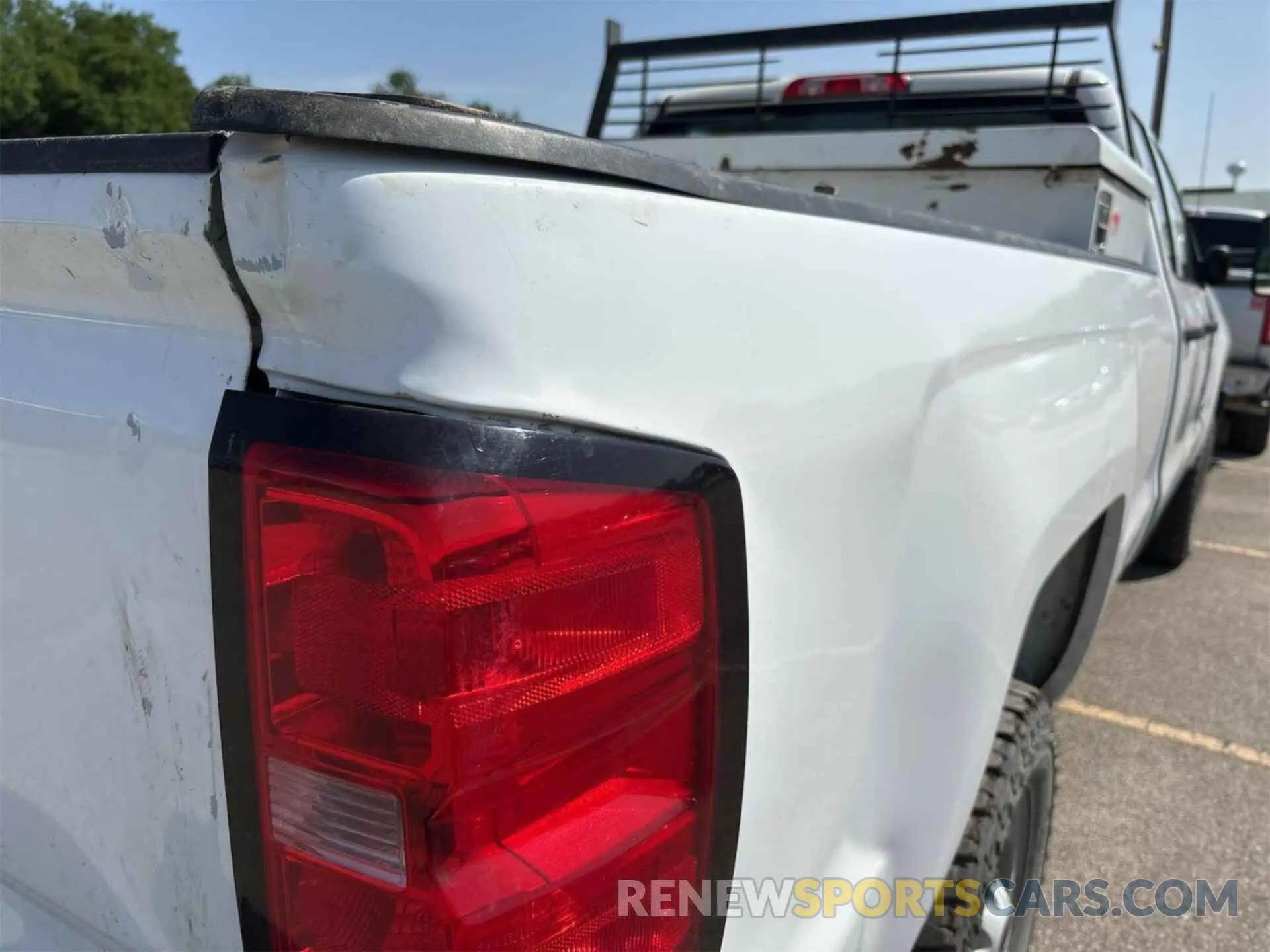 33 Photograph of a damaged car 2GC2KREG2K1167836 CHEVROLET SILVERADO 2500HD 2019