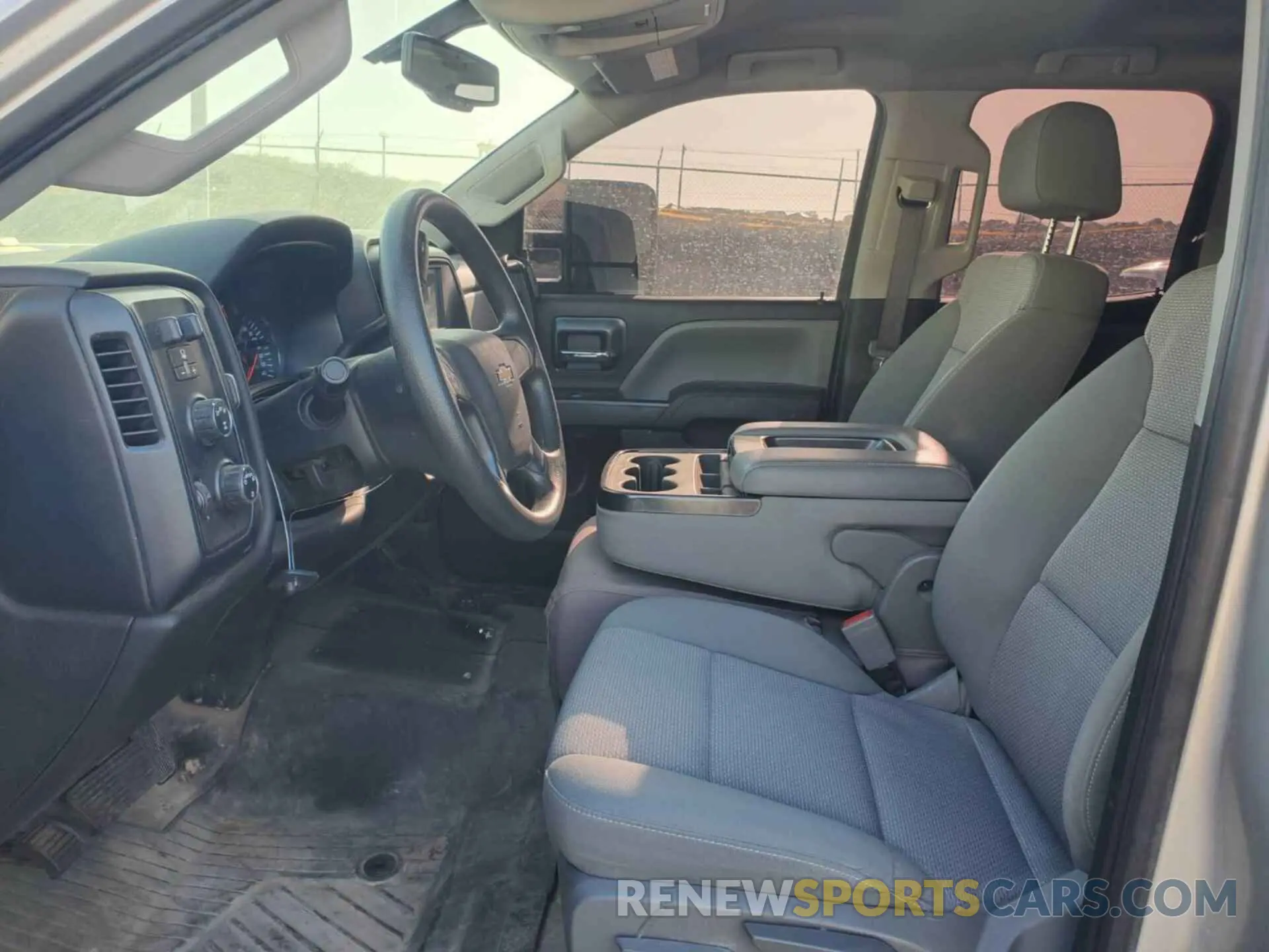 19 Photograph of a damaged car 2GC2KREG2K1196656 CHEVROLET SILVERADO 2500HD 2019