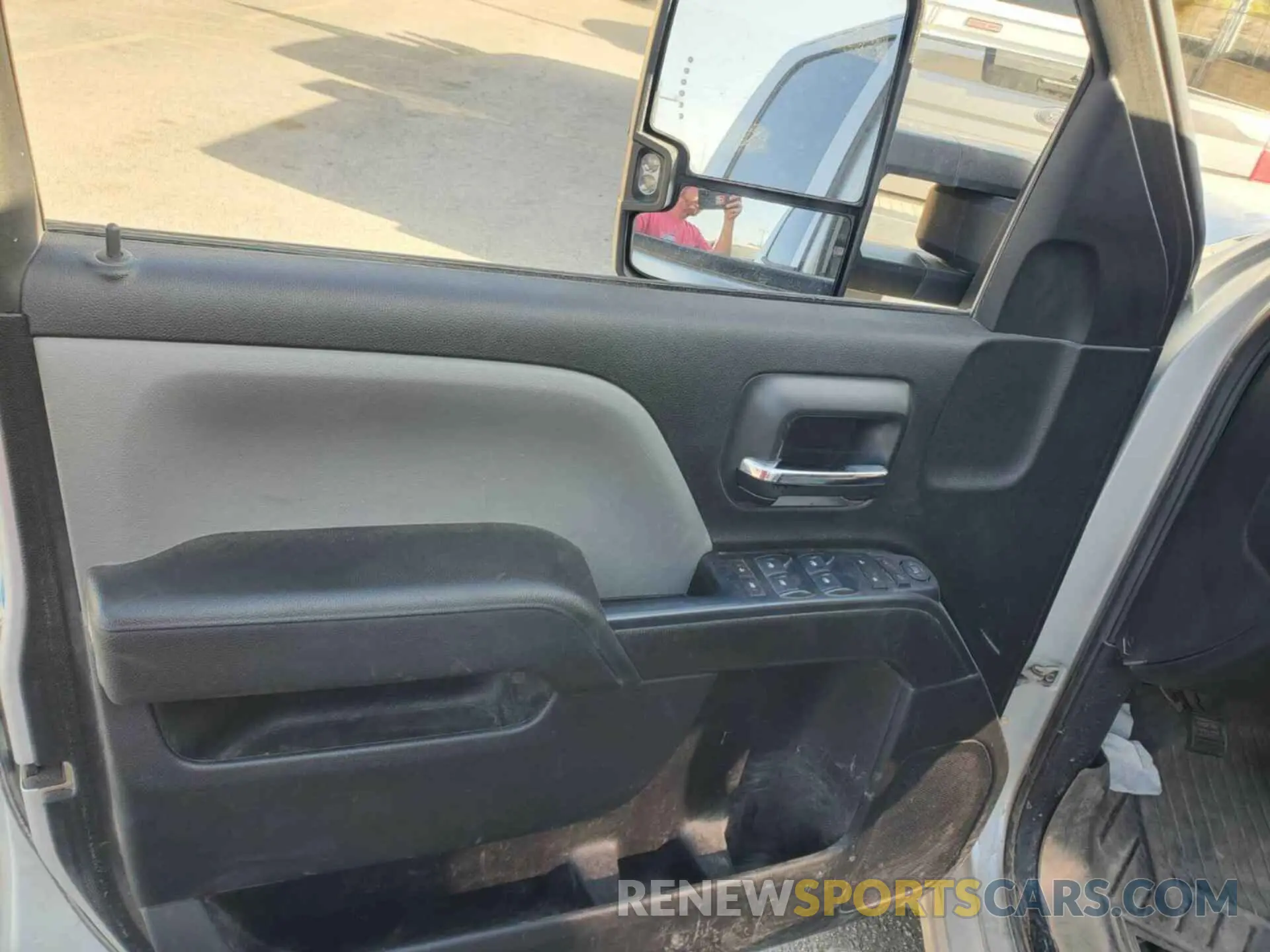 25 Photograph of a damaged car 2GC2KREG2K1196656 CHEVROLET SILVERADO 2500HD 2019