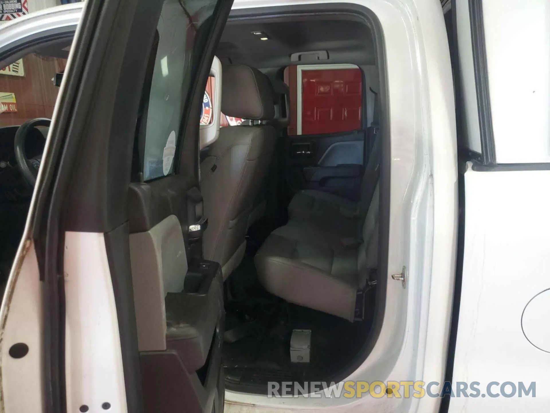 10 Photograph of a damaged car 2GC2KREG4K1109856 CHEVROLET SILVERADO 2500HD 2019