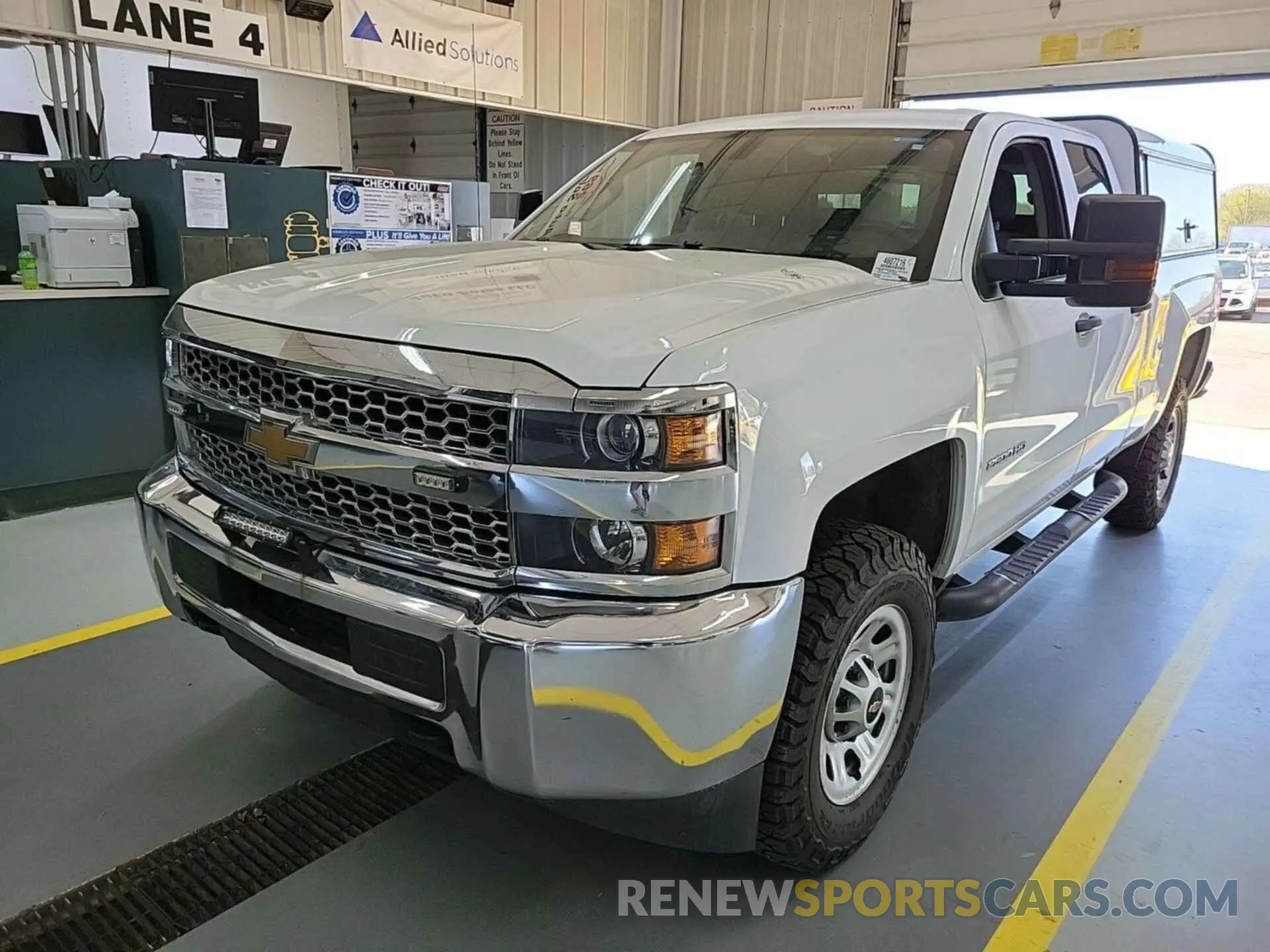 10 Photograph of a damaged car 2GC2KREG4K1187232 CHEVROLET SILVERADO 2500HD 2019