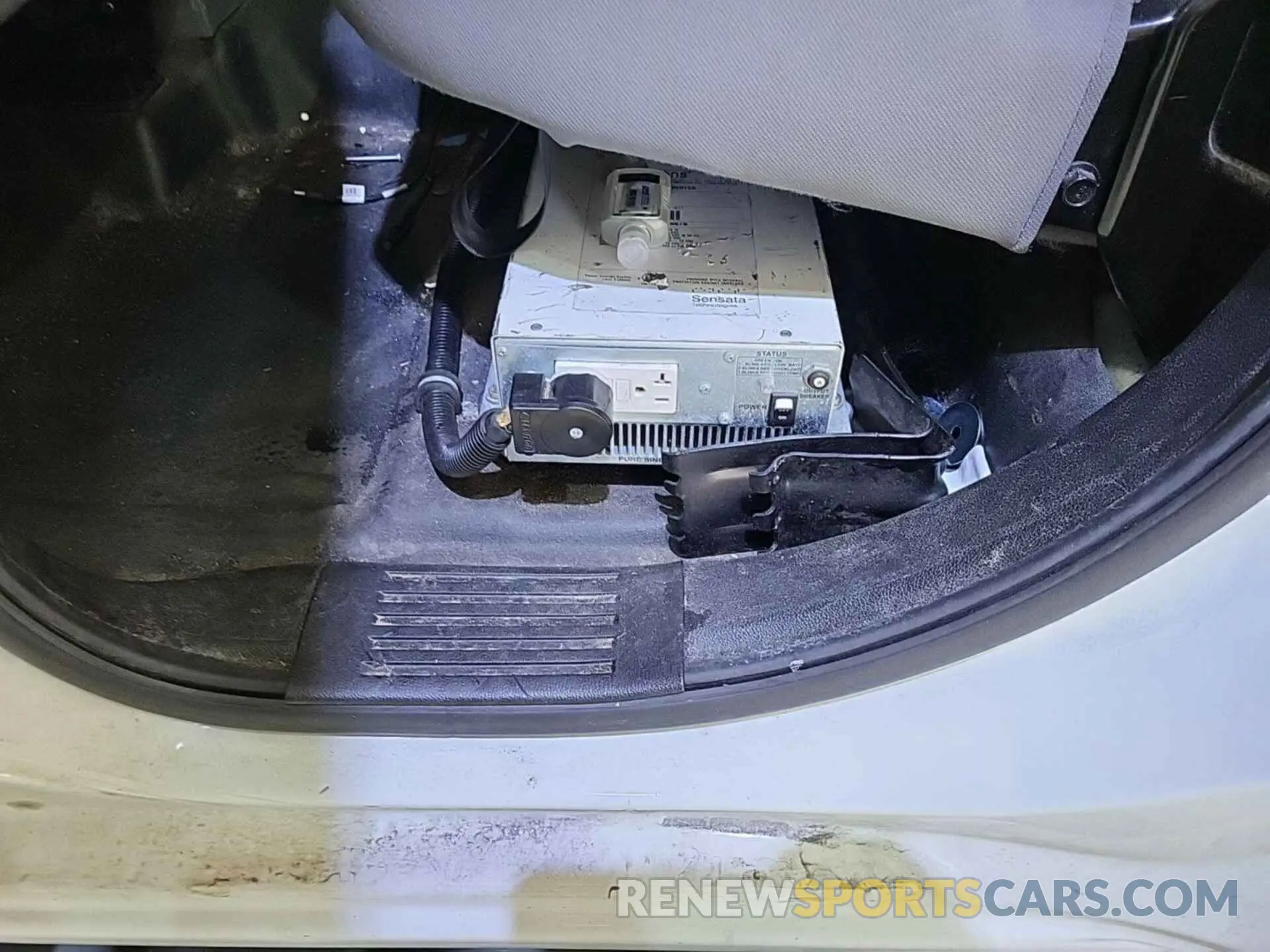 16 Photograph of a damaged car 2GC2KREG4K1187232 CHEVROLET SILVERADO 2500HD 2019