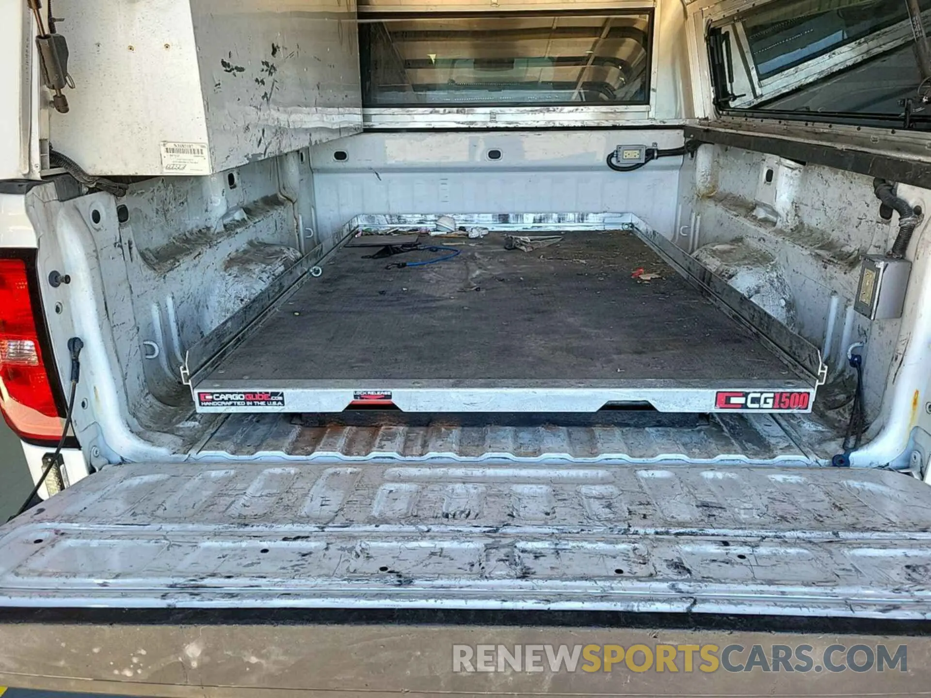 18 Photograph of a damaged car 2GC2KREG4K1187232 CHEVROLET SILVERADO 2500HD 2019