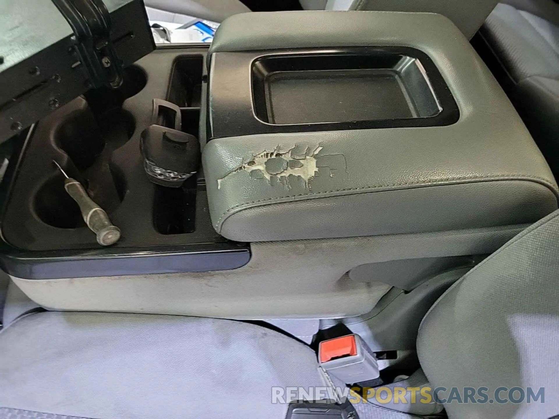 21 Photograph of a damaged car 2GC2KREG4K1187232 CHEVROLET SILVERADO 2500HD 2019