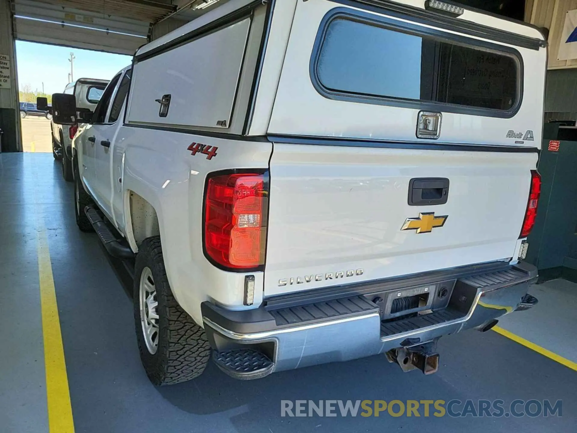 24 Photograph of a damaged car 2GC2KREG4K1187232 CHEVROLET SILVERADO 2500HD 2019