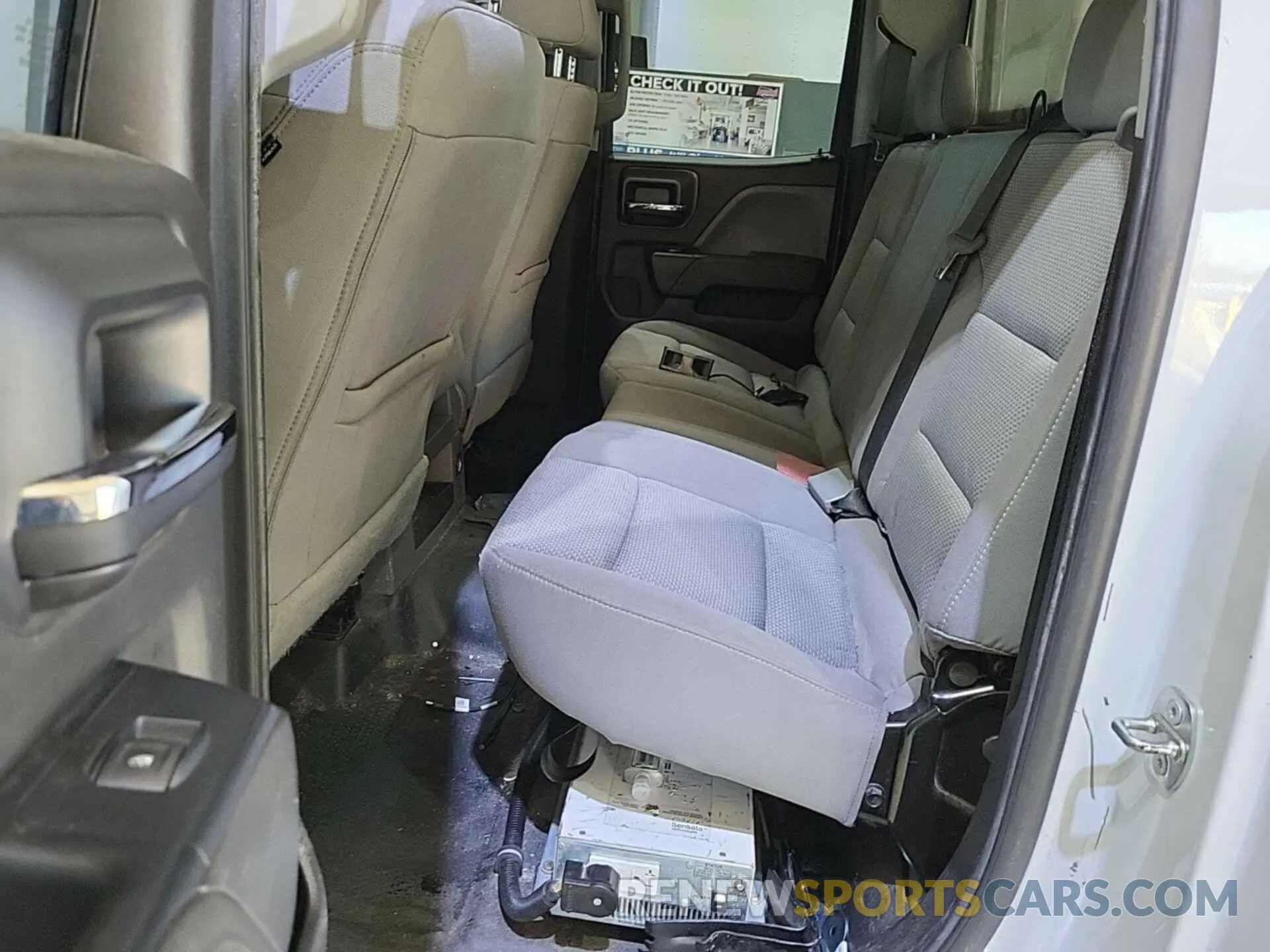27 Photograph of a damaged car 2GC2KREG4K1187232 CHEVROLET SILVERADO 2500HD 2019