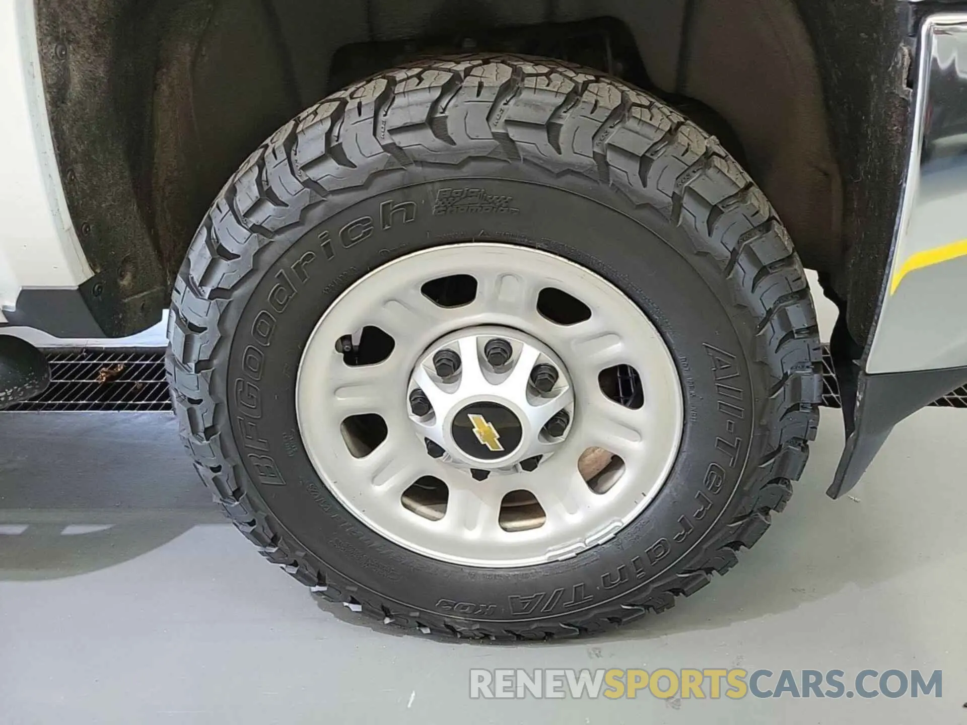 34 Photograph of a damaged car 2GC2KREG4K1187232 CHEVROLET SILVERADO 2500HD 2019