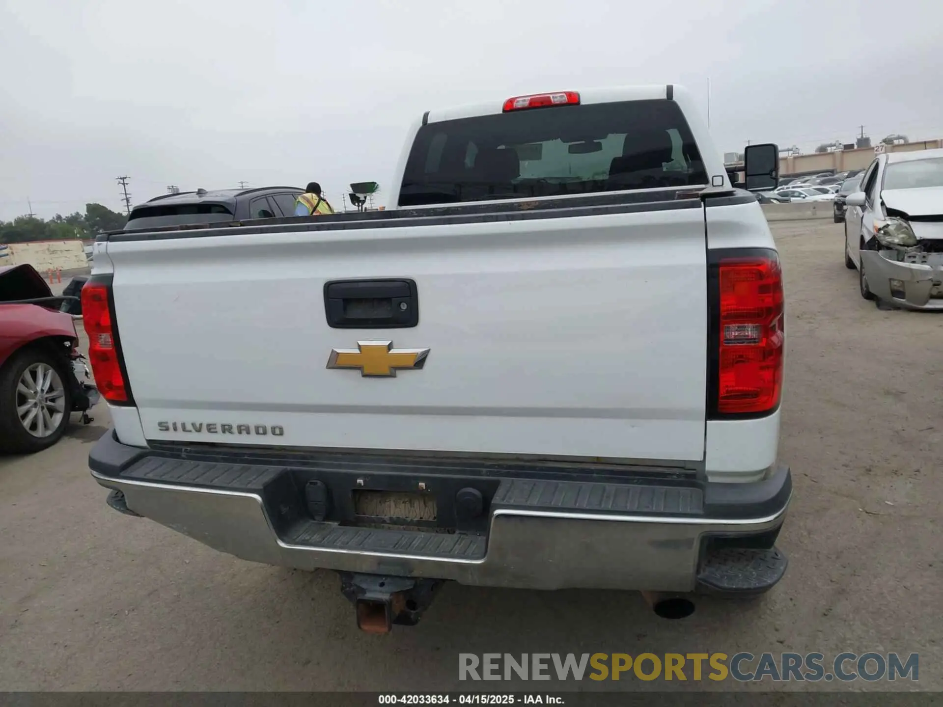 16 Photograph of a damaged car 2GC2KREG6K1108417 CHEVROLET SILVERADO 2500HD 2019