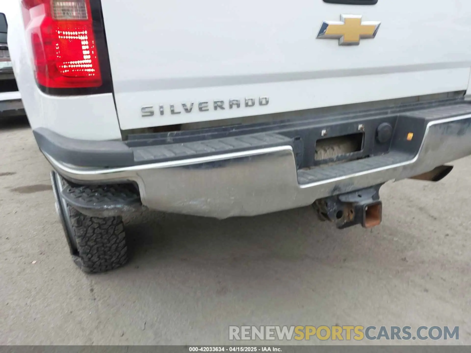 17 Photograph of a damaged car 2GC2KREG6K1108417 CHEVROLET SILVERADO 2500HD 2019