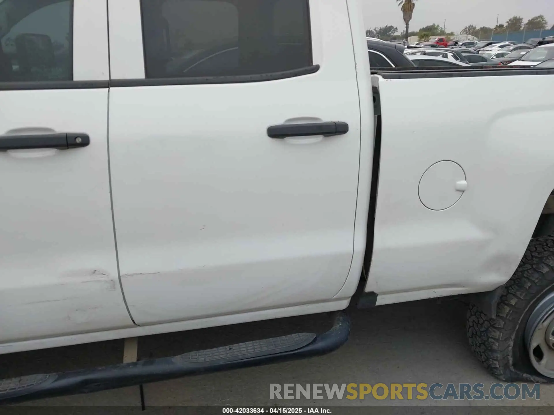 18 Photograph of a damaged car 2GC2KREG6K1108417 CHEVROLET SILVERADO 2500HD 2019