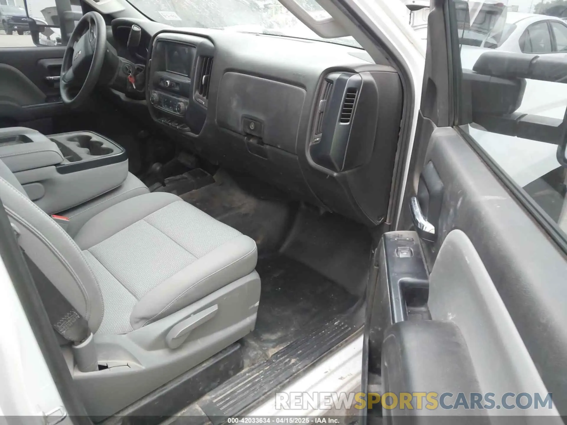 5 Photograph of a damaged car 2GC2KREG6K1108417 CHEVROLET SILVERADO 2500HD 2019