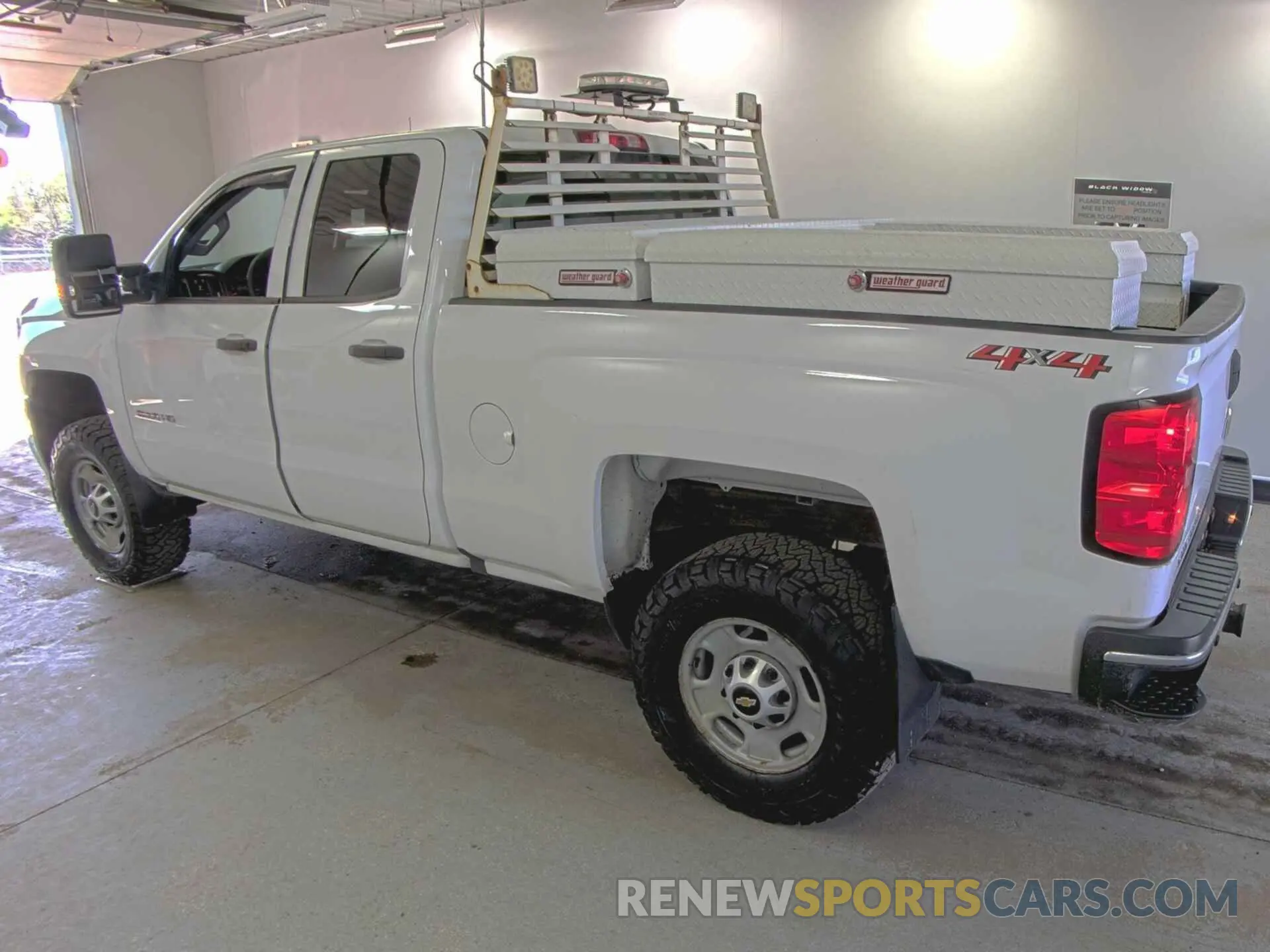 17 Photograph of a damaged car 2GC2KREG6K1156838 CHEVROLET SILVERADO 2500HD 2019