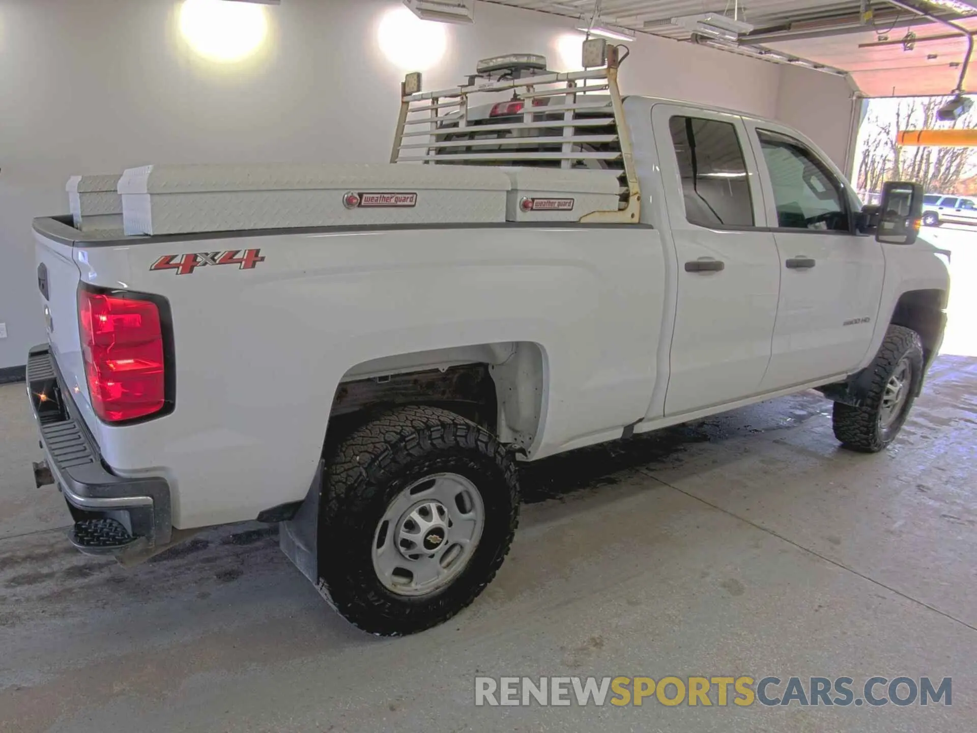 33 Photograph of a damaged car 2GC2KREG6K1156838 CHEVROLET SILVERADO 2500HD 2019