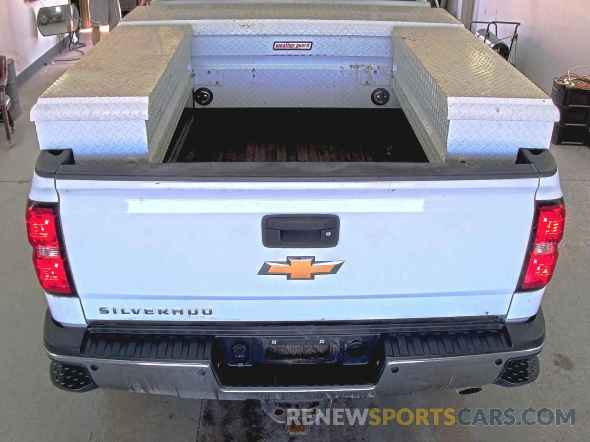 6 Photograph of a damaged car 2GC2KREG6K1156838 CHEVROLET SILVERADO 2500HD 2019