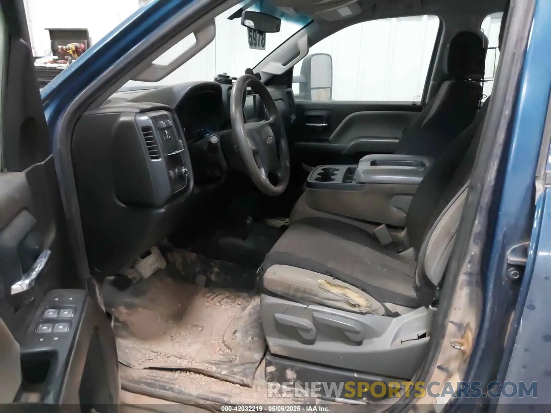 5 Photograph of a damaged car 2GC2KREG8K1217798 CHEVROLET SILVERADO 2500HD 2019