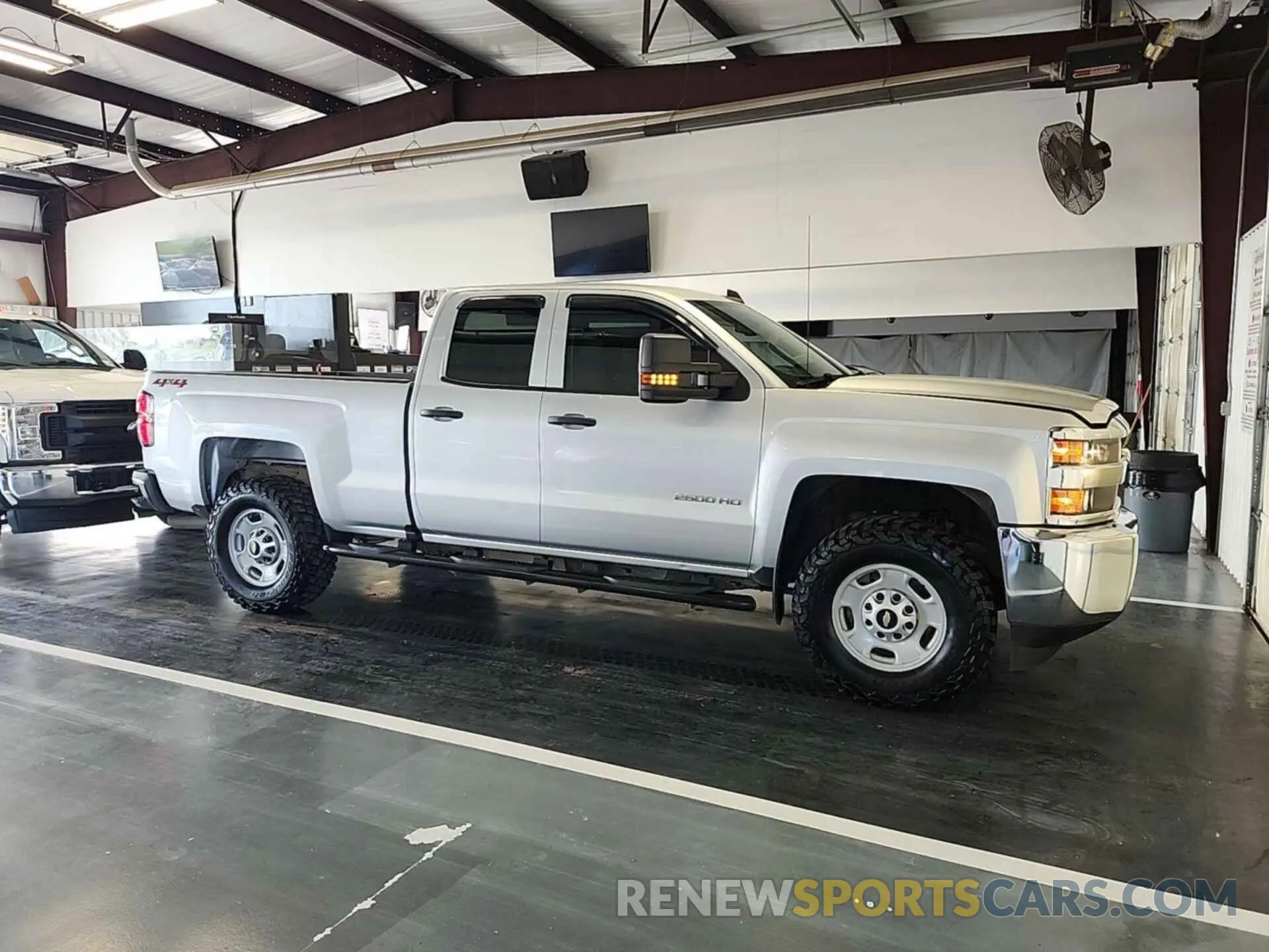 22 Photograph of a damaged car 2GC2KREG8K1239865 CHEVROLET SILVERADO 2500HD 2019