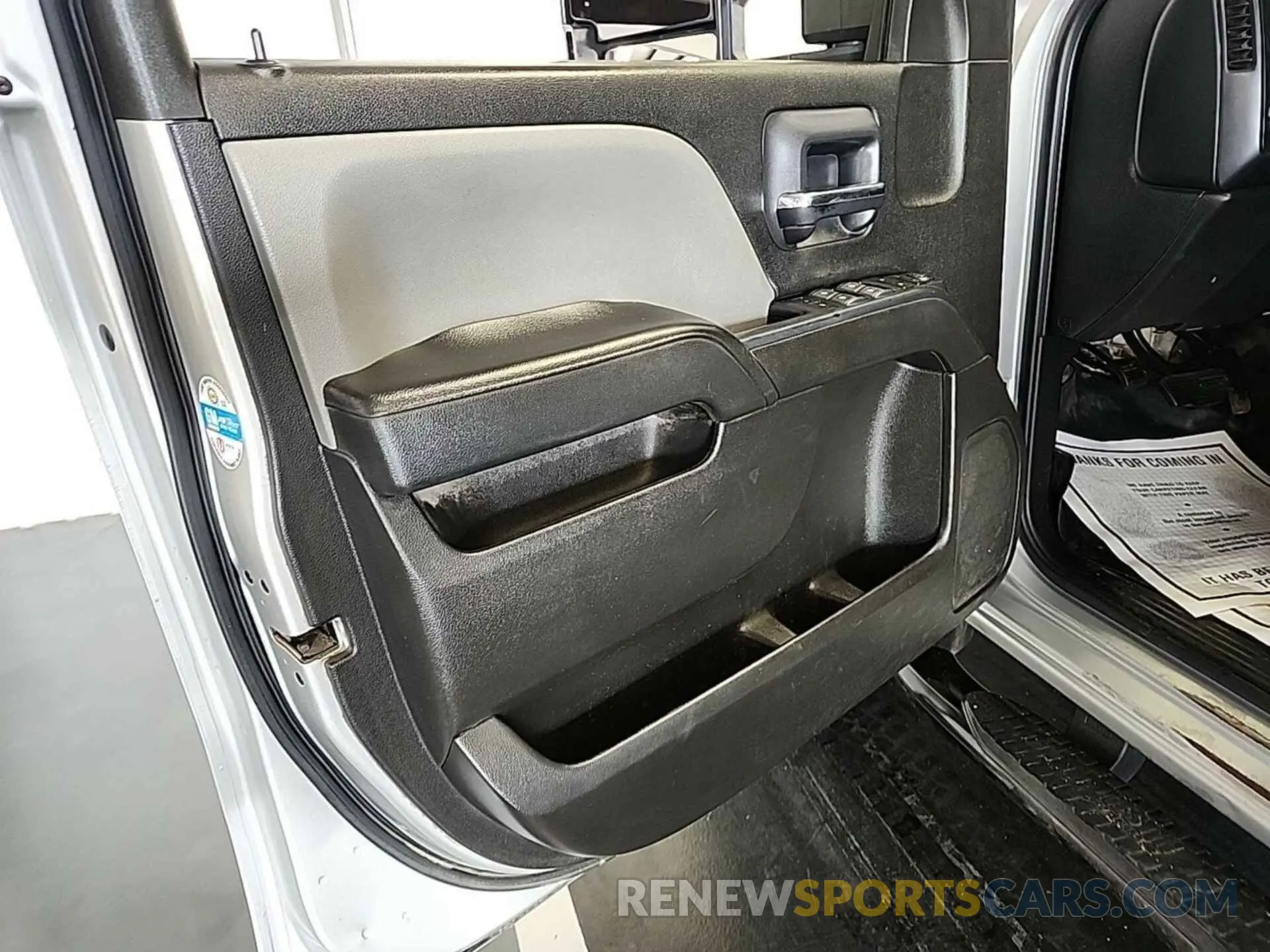 9 Photograph of a damaged car 2GC2KREG8K1239865 CHEVROLET SILVERADO 2500HD 2019