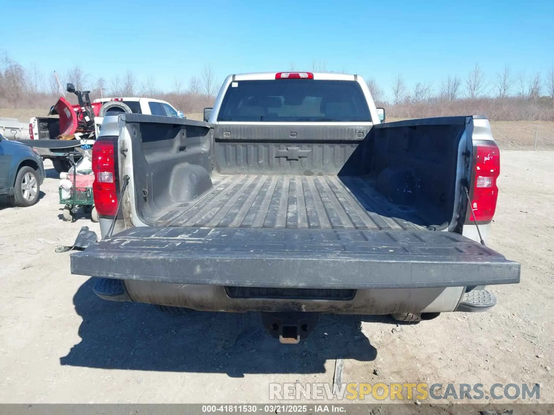 17 Photograph of a damaged car 2GC2KREG9K1158163 CHEVROLET SILVERADO 2500HD 2019