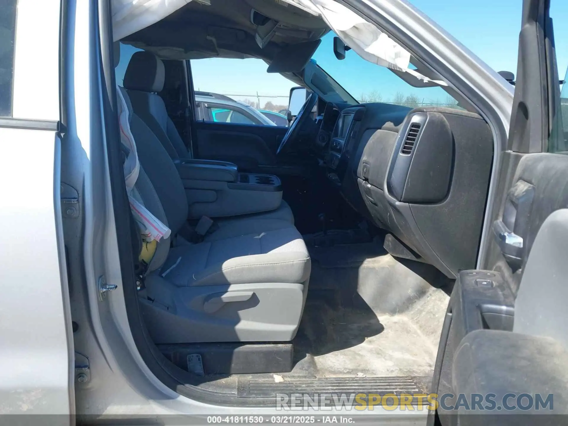 5 Photograph of a damaged car 2GC2KREG9K1158163 CHEVROLET SILVERADO 2500HD 2019